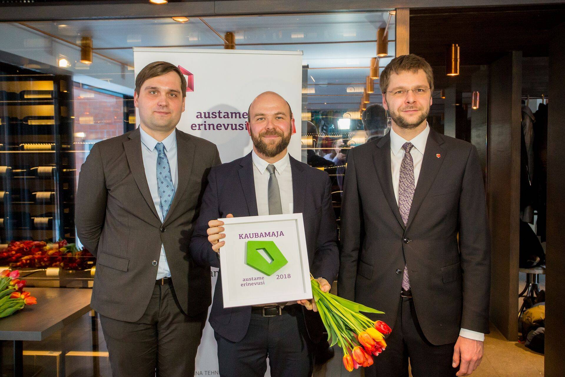 Kari Käsper, Eesti Inimõiguste Keskuse juht; Igor Grudkin, koolitaja ja „Austame erinevusi“ projektijuht Kaubamajas; Jevgeni Ossinovski, Eesti tervise- ja tööministe