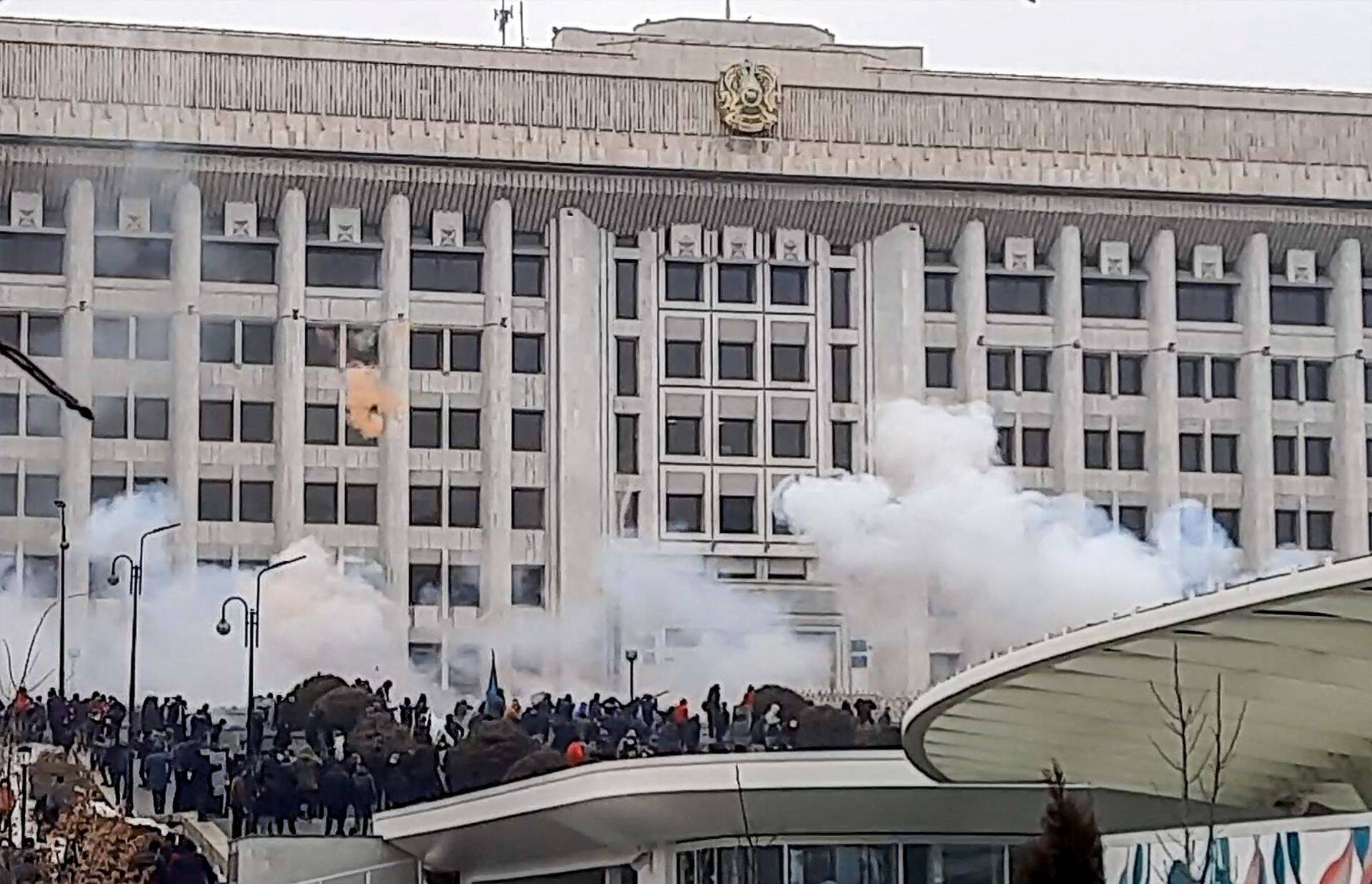 Viimaste teadete kohaselt on protesteerijad hõivanud Kasahstani peamise majanduskeskuse Almatõ linnavalitsuse (fotol – toim), linnas asuva riigiprokuratuuri hoone ja presidendi residentsi.