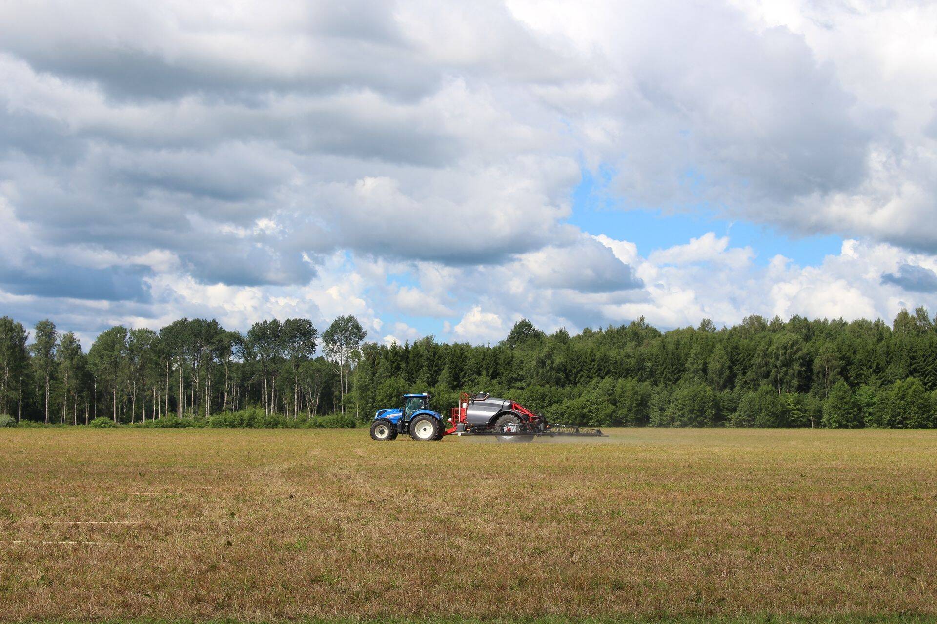 Taimekaitsetööd Viljandimaal.
