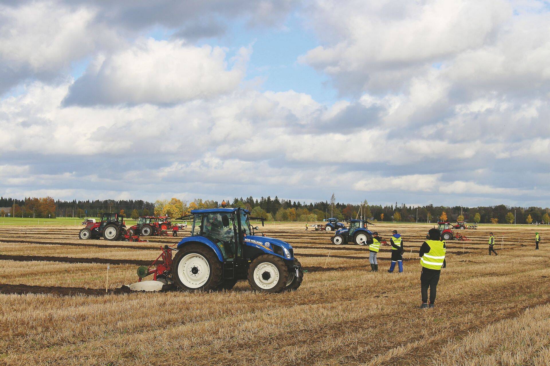 Tule künnivõistlustele: Eesti Künnimeistrivõistlused 2017 ja Tehnika Teeviit 2017