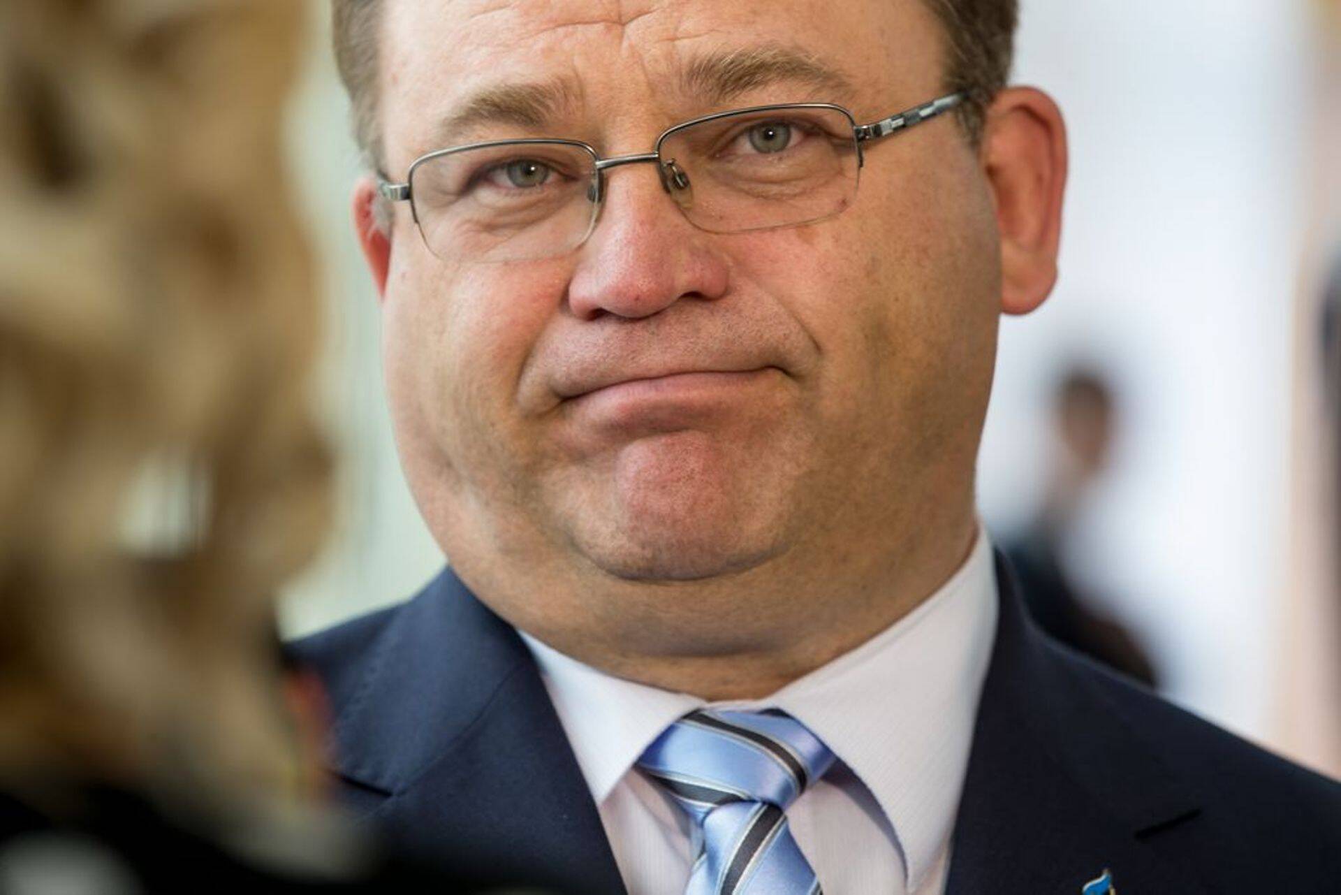 Neinar Seli ei ilmunud koosolekule, mille üheks päevakorra punktiks oli tõenäoliselt tema tagasi astumine presidendi kohalt.