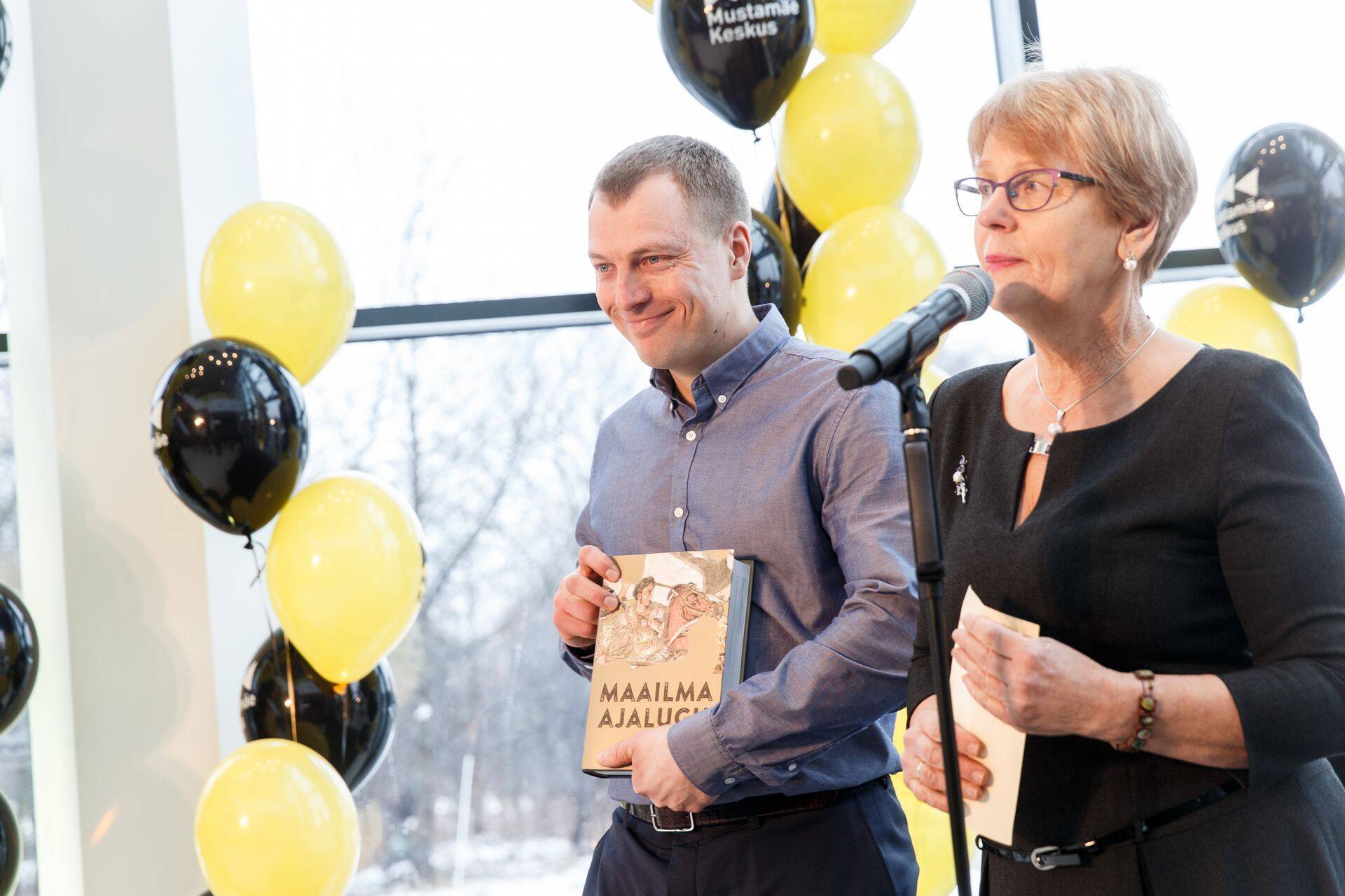 Talvel avati Mustamäe Keskus, kus linnaosavanema Helle Kalda koos Mustamäe Keskuse juhatuse liikme Hannes Raagiga osales avamissteremoonial.