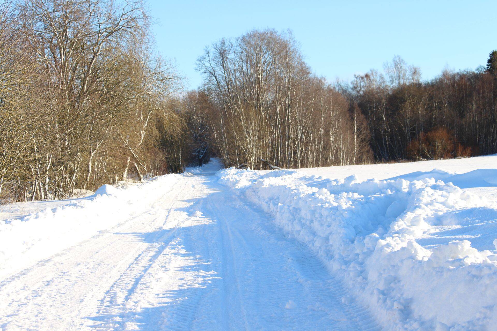 Maapiirkondades elavad pered saavad abi taotleda veevärgi, kanalisatsiooni,  juurdepääsuteede või autonoomse elektrisüsteemi rajamiseks.