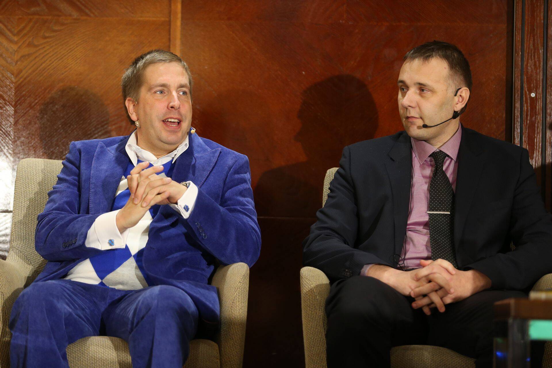 SEB Eesti privaatpanganduse strateeg Peeter Koppel (vasakul) ja Swedbanki vanem investeeringute juht Tarmo Tanilas investor Toomase konverentsil.