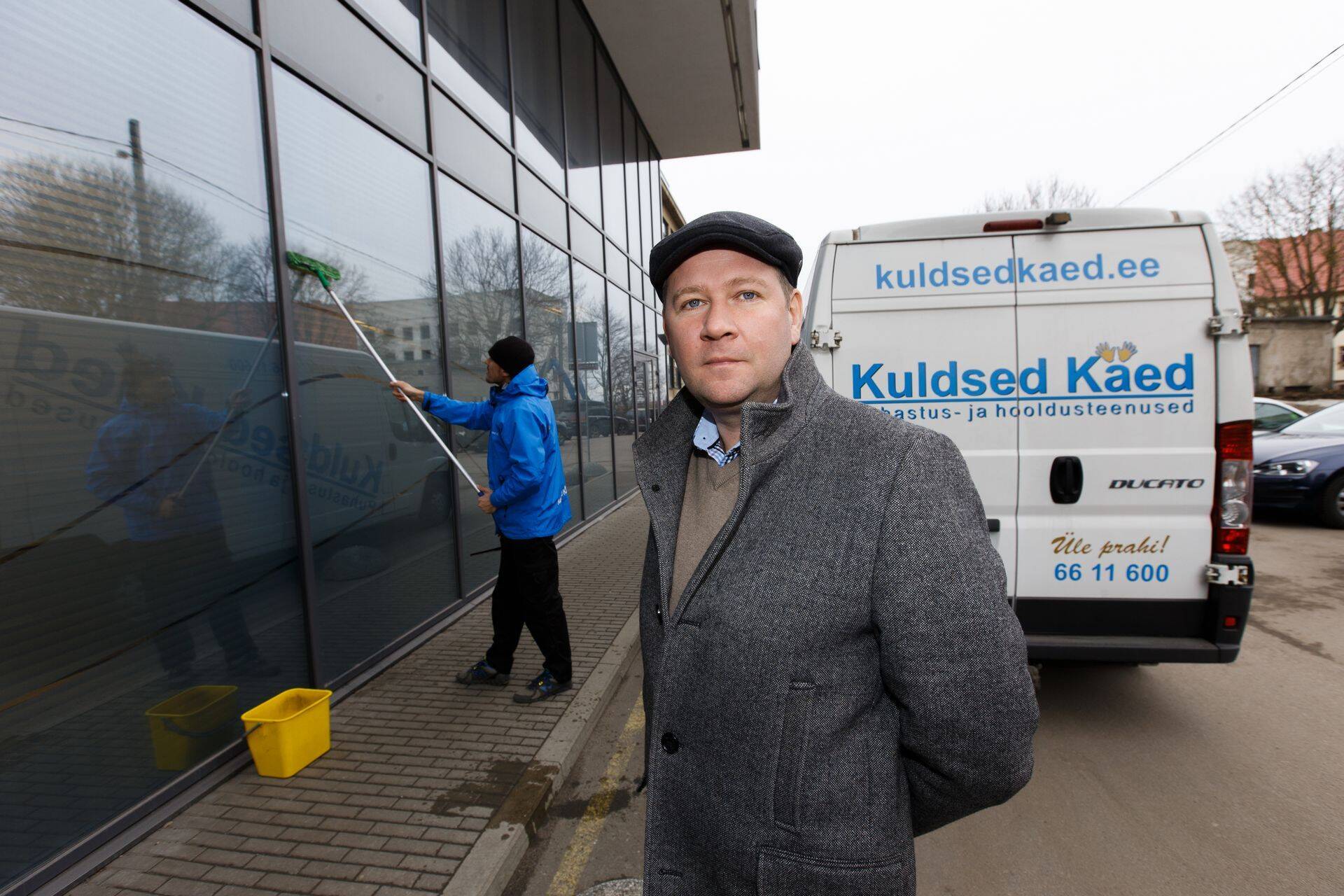 "Kui vaatan aeg-ajalt hanketingimusi, tuleb muie suule," ütles puhastusteenuseid pakkuva firma Kuldsed Käed juht Andre Tühane liiga rangete tingimuste kohta.