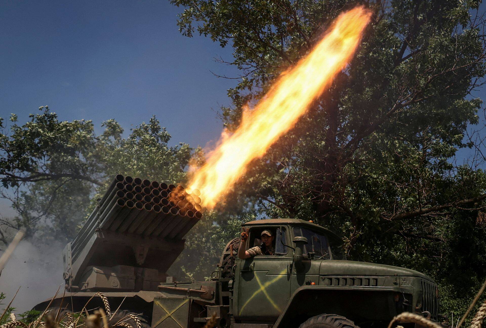 Ukraina mitmikraketiheitja BM-21 Grad Avdijivka all. Suvest saadik käinud lahingud on äkitselt ägenenud, Vene väed kaotasid kolme päevaga taktikalise grupi jagu tehnikat.