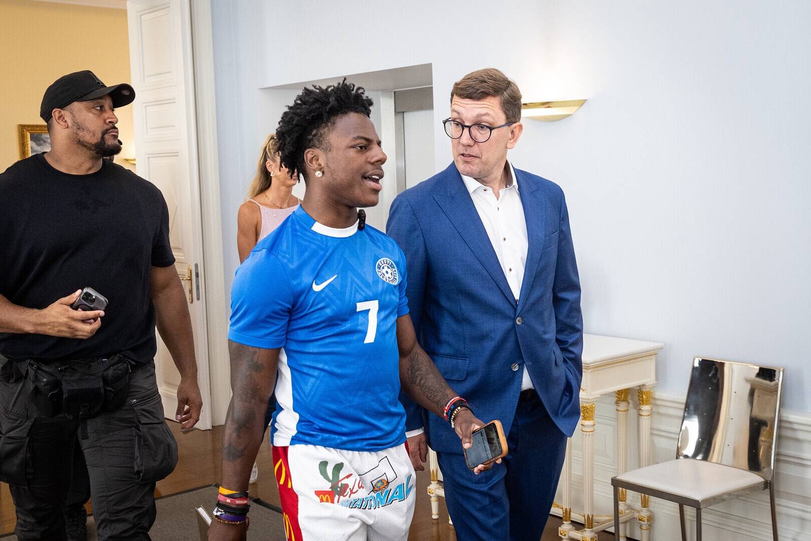 Премьер-министр Эстонии Кристен Михал в Доме Стенбока встретился с американским ютубером IShowSpeed.