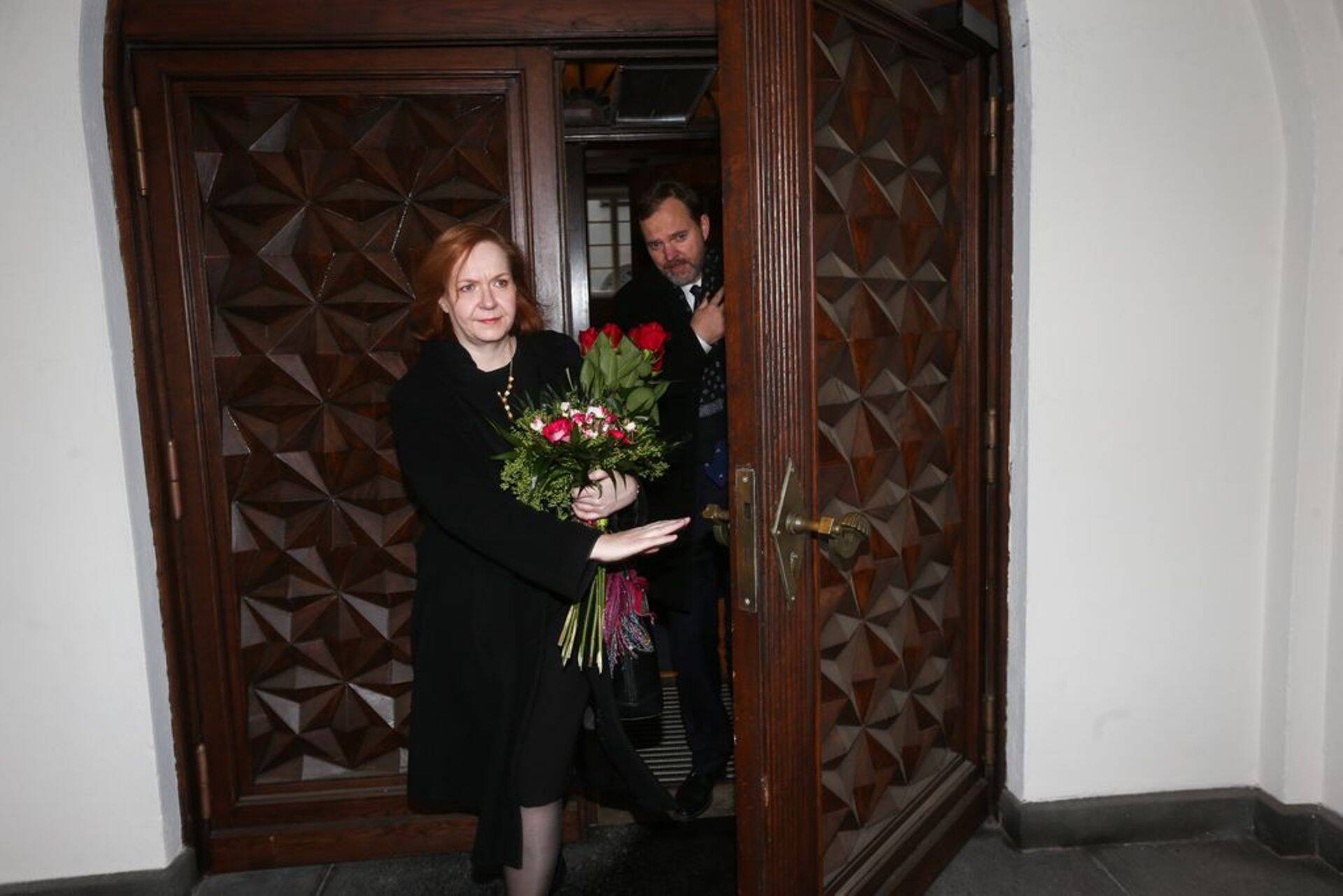 Rahandusminister Maris Lauri lahkumas ametivande andmiselt Riigikogus.