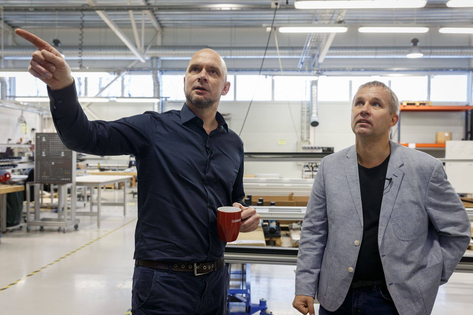 Peep Kuld ja Arno Kütt Viljandis tehases.