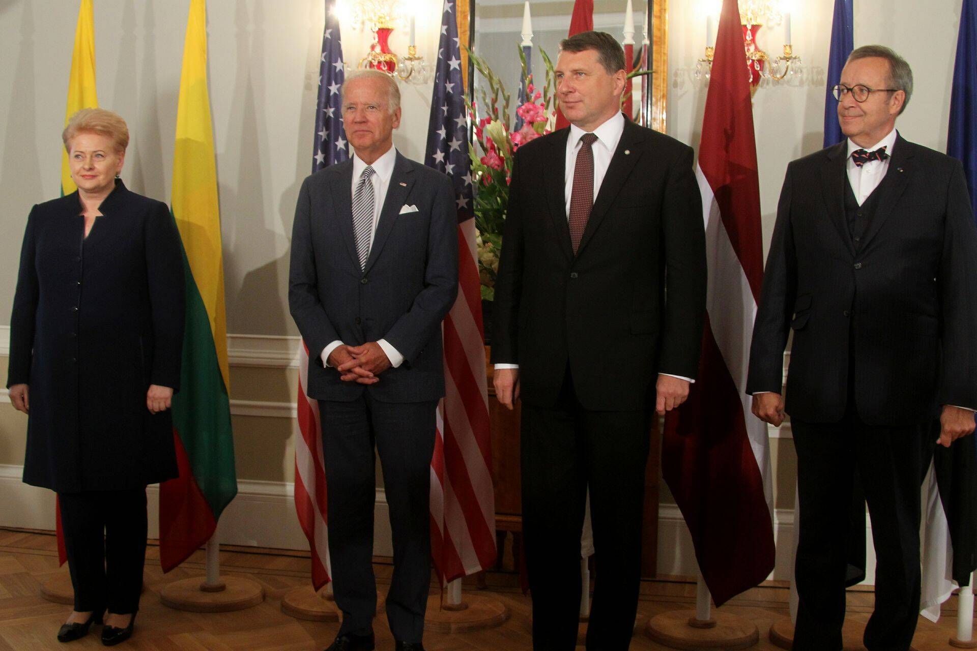 Vasakult: Leedu president Dalia Grybauskaite, USA asepresident Joe Biden, Läti president Raimonds Vejonis ning Eesti president Toomas Hendrik Ilves