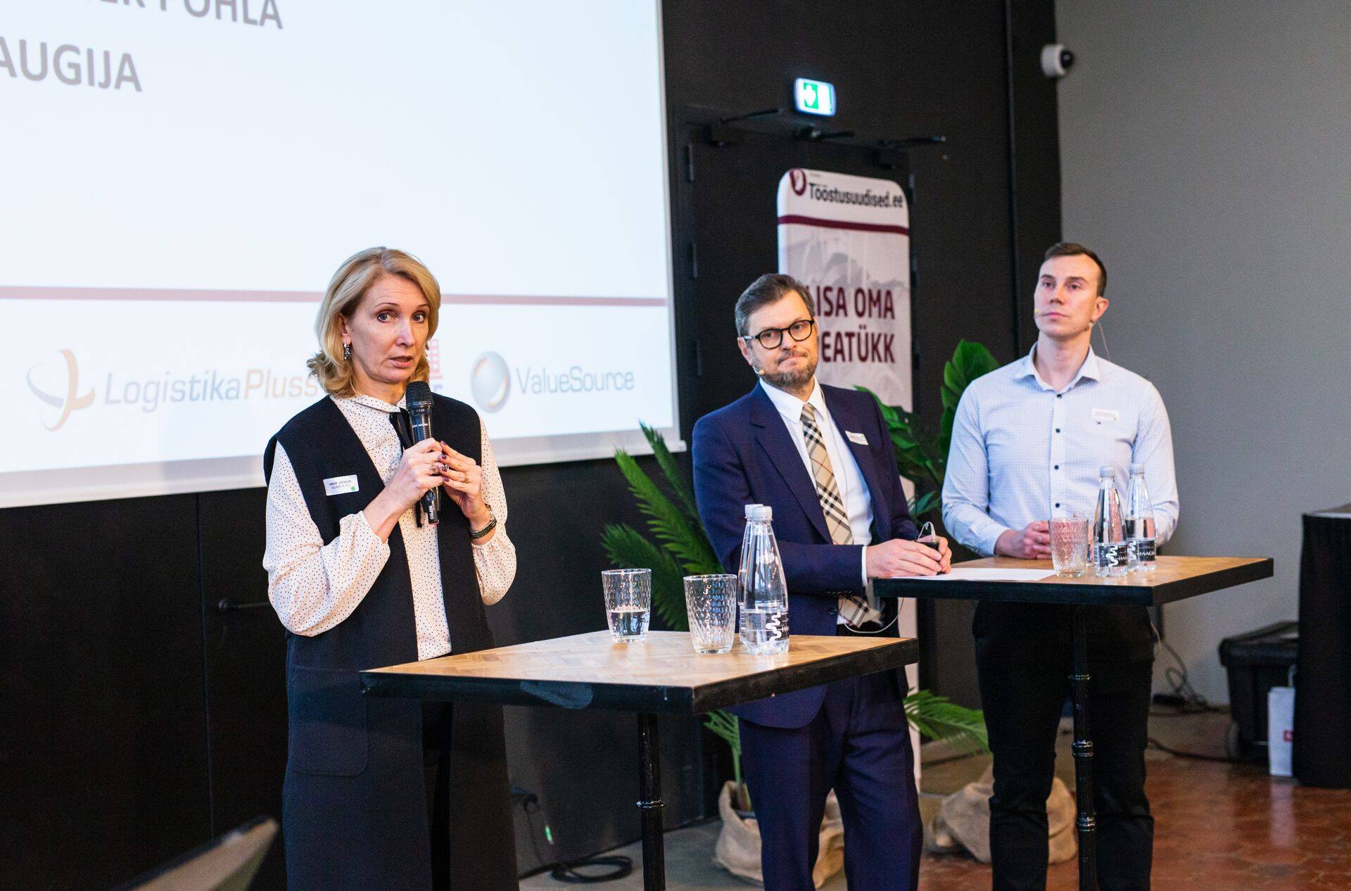 Virve Jõgeva, Janek Pohla ja Kristo Kaugija Tööstuse Äriplaani paneeldiskussioonis.
