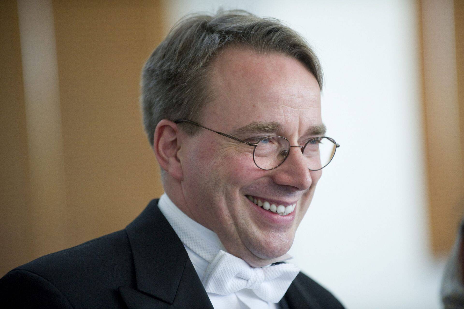 Linus Torvalds 2012. aastal kõnet pidamas pärast millenniumi tehnoloogiaauhinna võitmist.