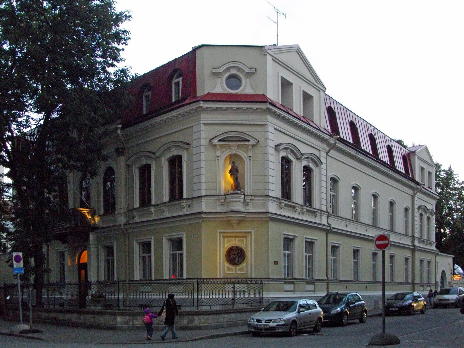 В особняке Жирар-де-Сукантонов на Вана-Виру, 12 теперь заседает Таллиннское горсобрание.