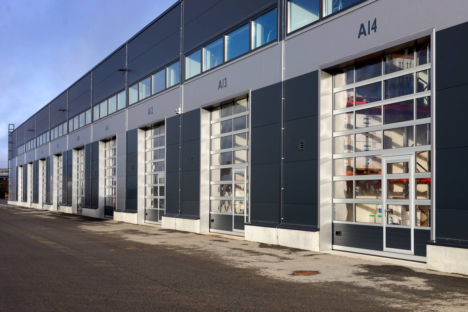 Tööstuslikud tõstuksed on paljude ettevõtete igapäevaelu lahutamatuks osaks, tagades kaupade sujuva liikumise.