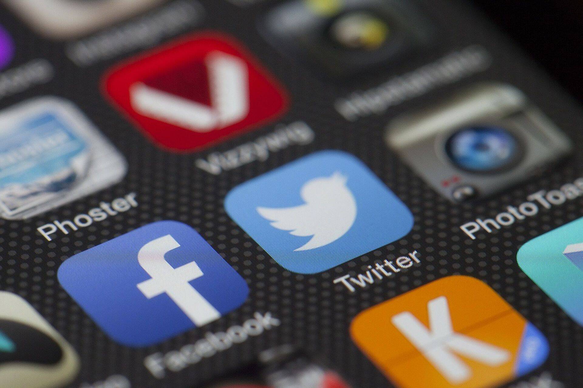 Twitter потерял миллион пользователей за три месяцa