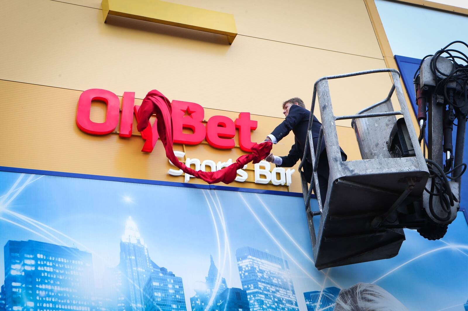 Olympic Entertainment Group вышла на рынок спортивных ставок Эстонии и Латвии под брендом OlyBet в 2013 году.