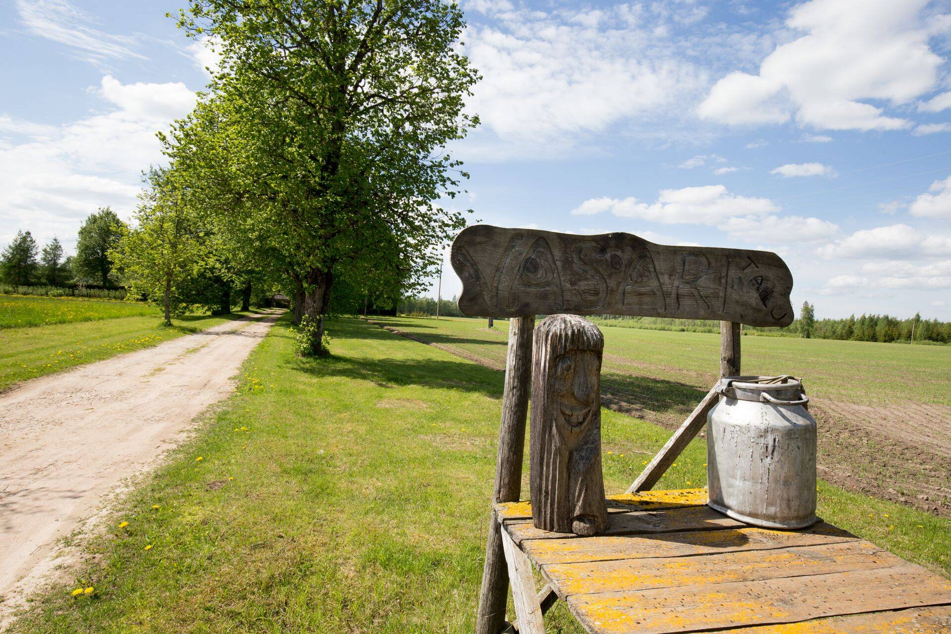 Piimapukkide asemele võiks paigaldada igase teeotsa kahesuunalised pakiautomaadid.