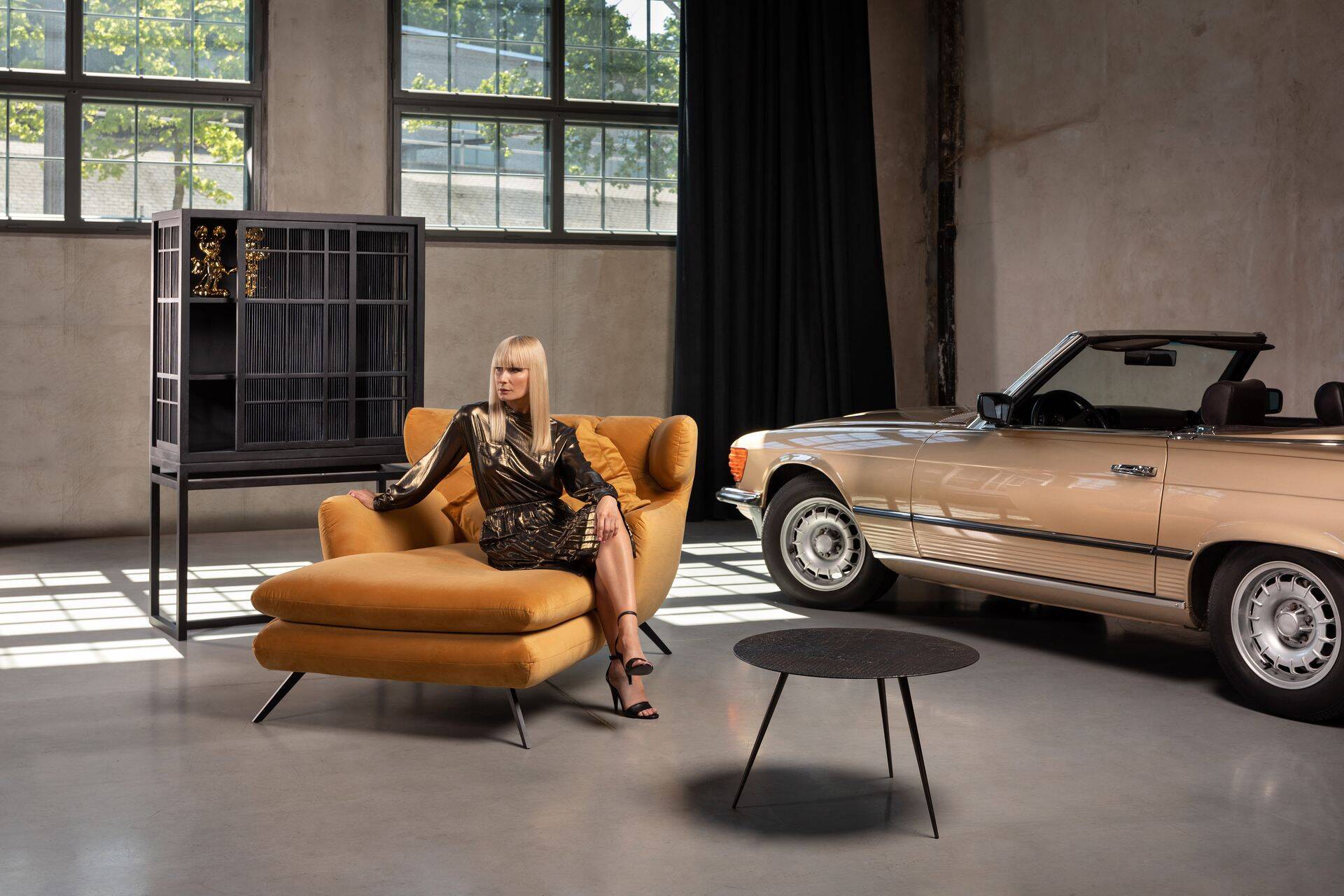 „Oleme uudse ja omanäolise reklaamikampaaniaga toonud kasutusse sõna „kodutuuning“, mille kliendid armsalt omaks on võtnud,“ räägib salongi üks omanikke Liina Treimann. Pildil olev uunikum on pärit Treimannide enda kollektsioonist.