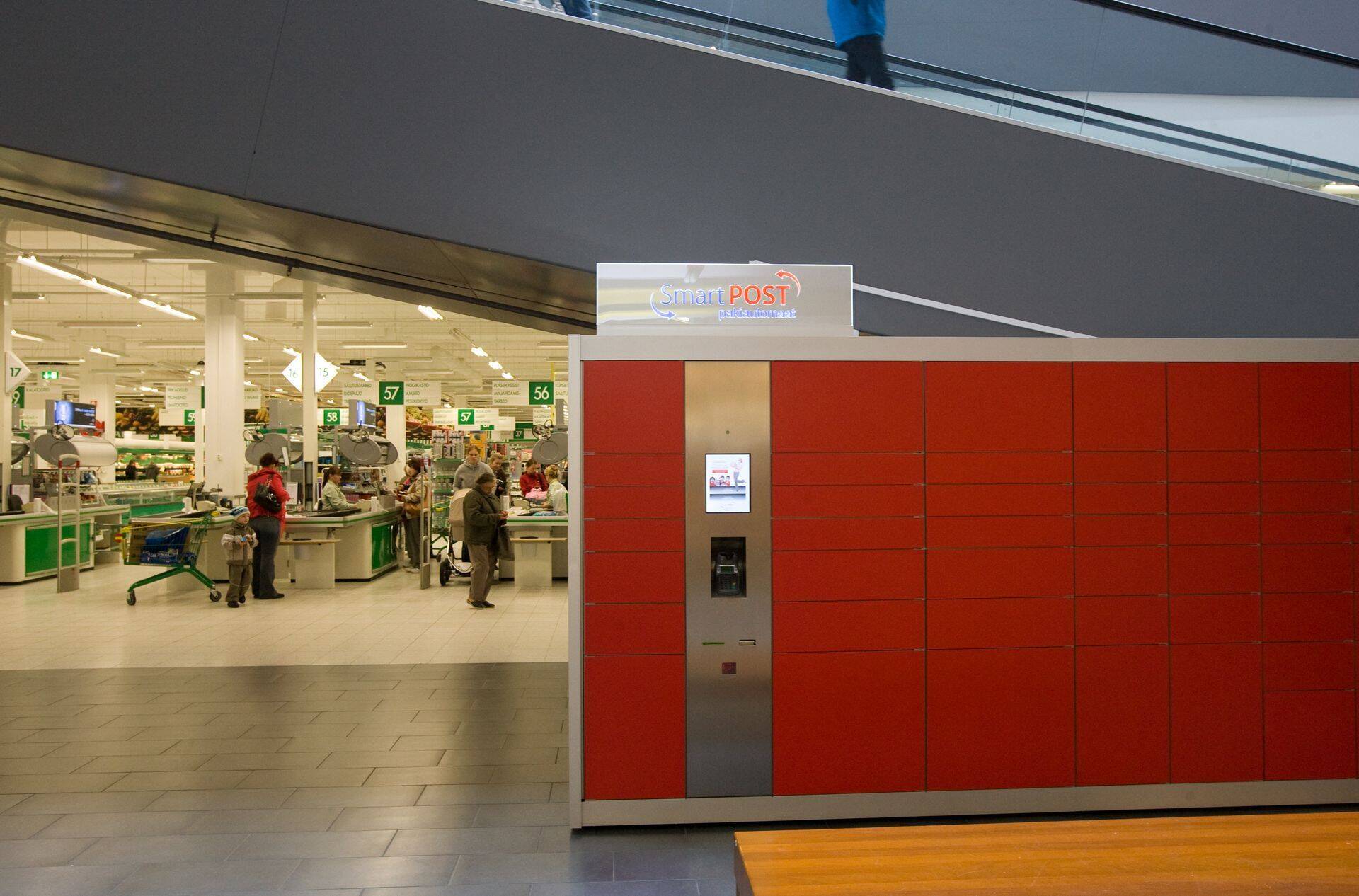 SmartPOSTi pakiautomaadi abil kogutakse kuni 24. augustini koolitarbeid Rapla, Pärnu, Võru ja Järva-Jaani toimetulekuraskustega perede lastele.