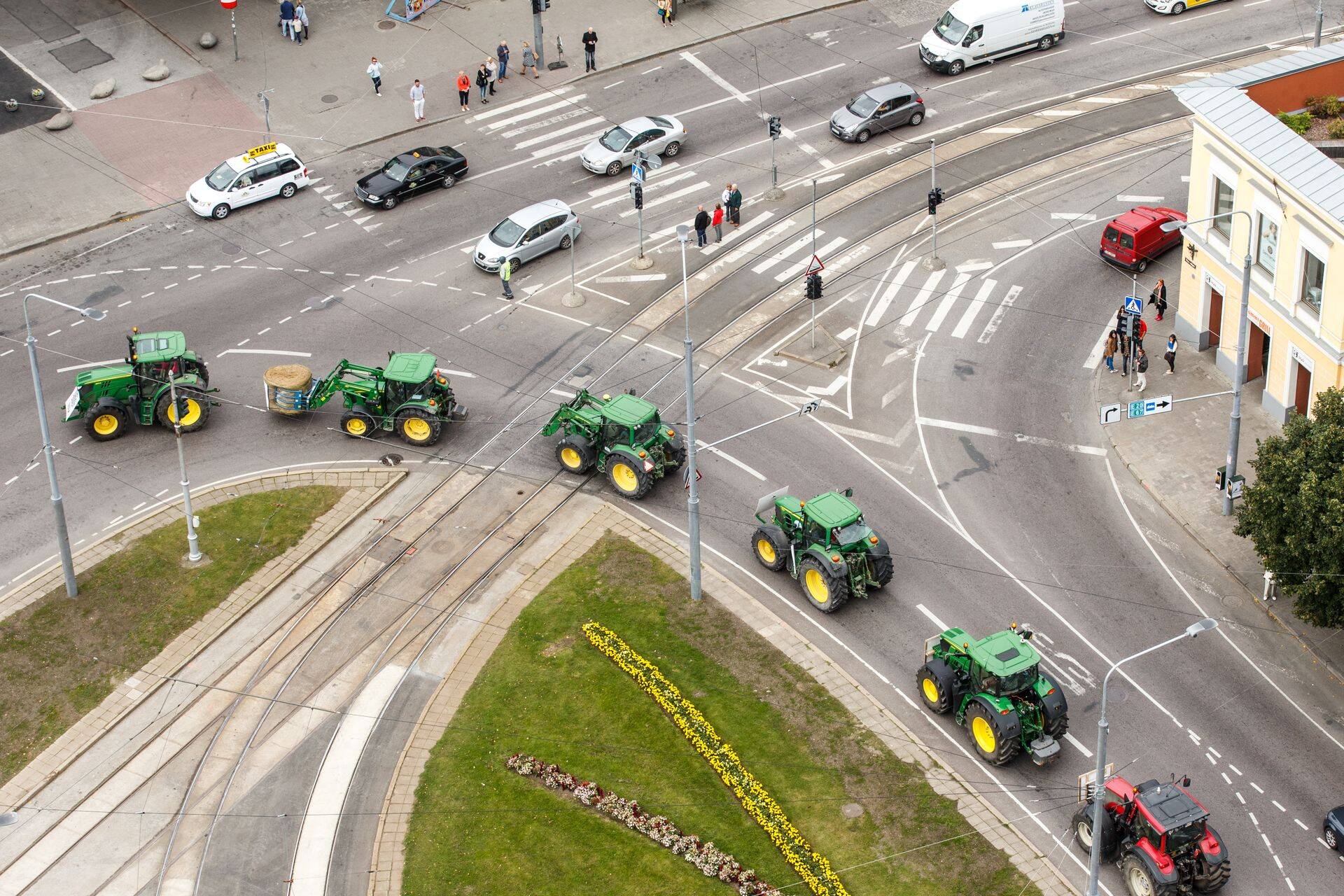 Meeleavaldus toob Toompeale vähemalt 101 traktorit.