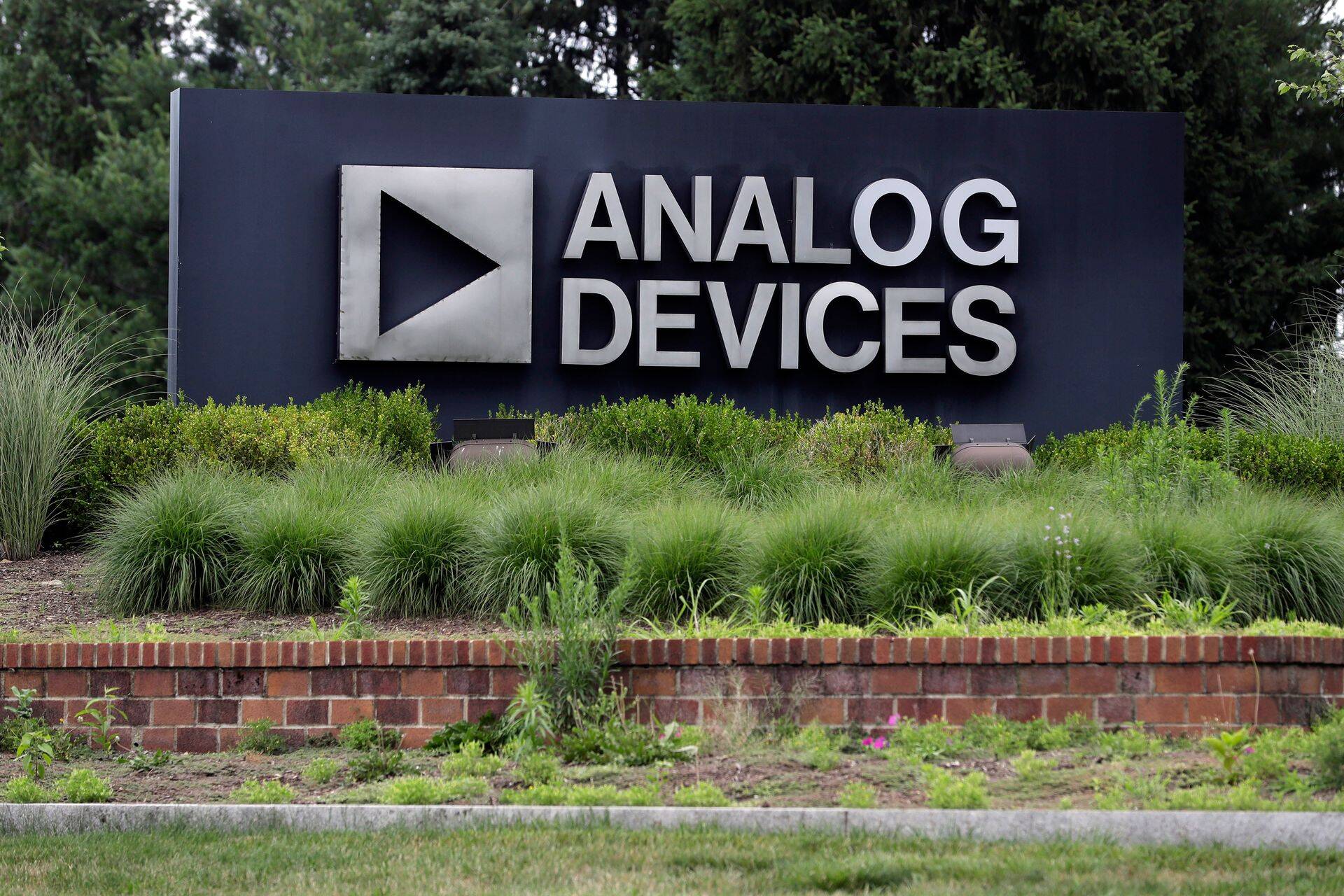 Elmec Trade Oü поставляла в Россию в том числе чипы американского производителя Analog Devices.