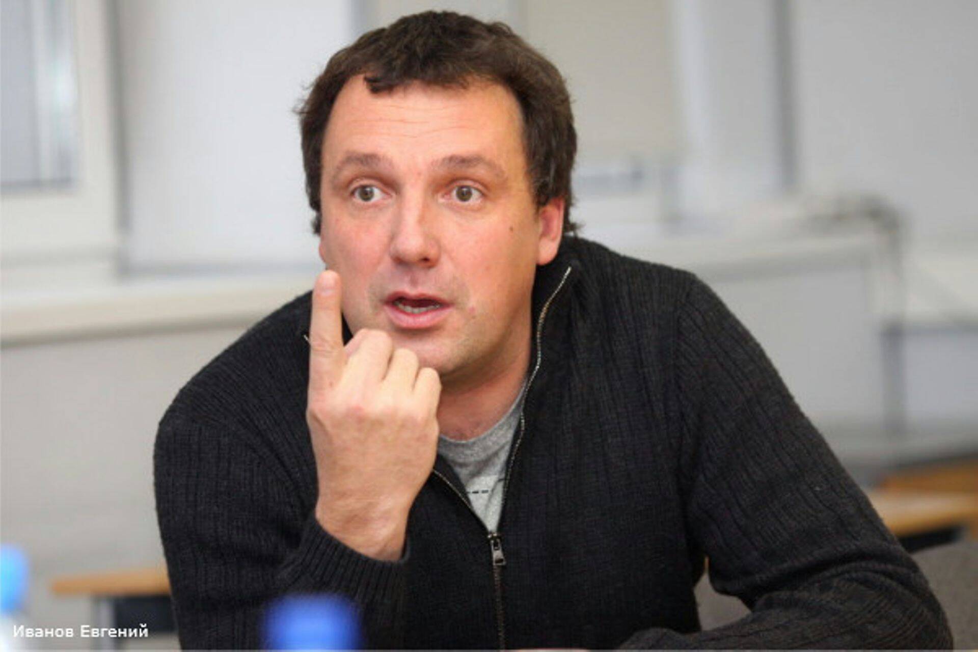 Ettevõtja Igor Vodopjanovi sõnul tuleb kannikad kokku suruda ja olukord ära kannatada.