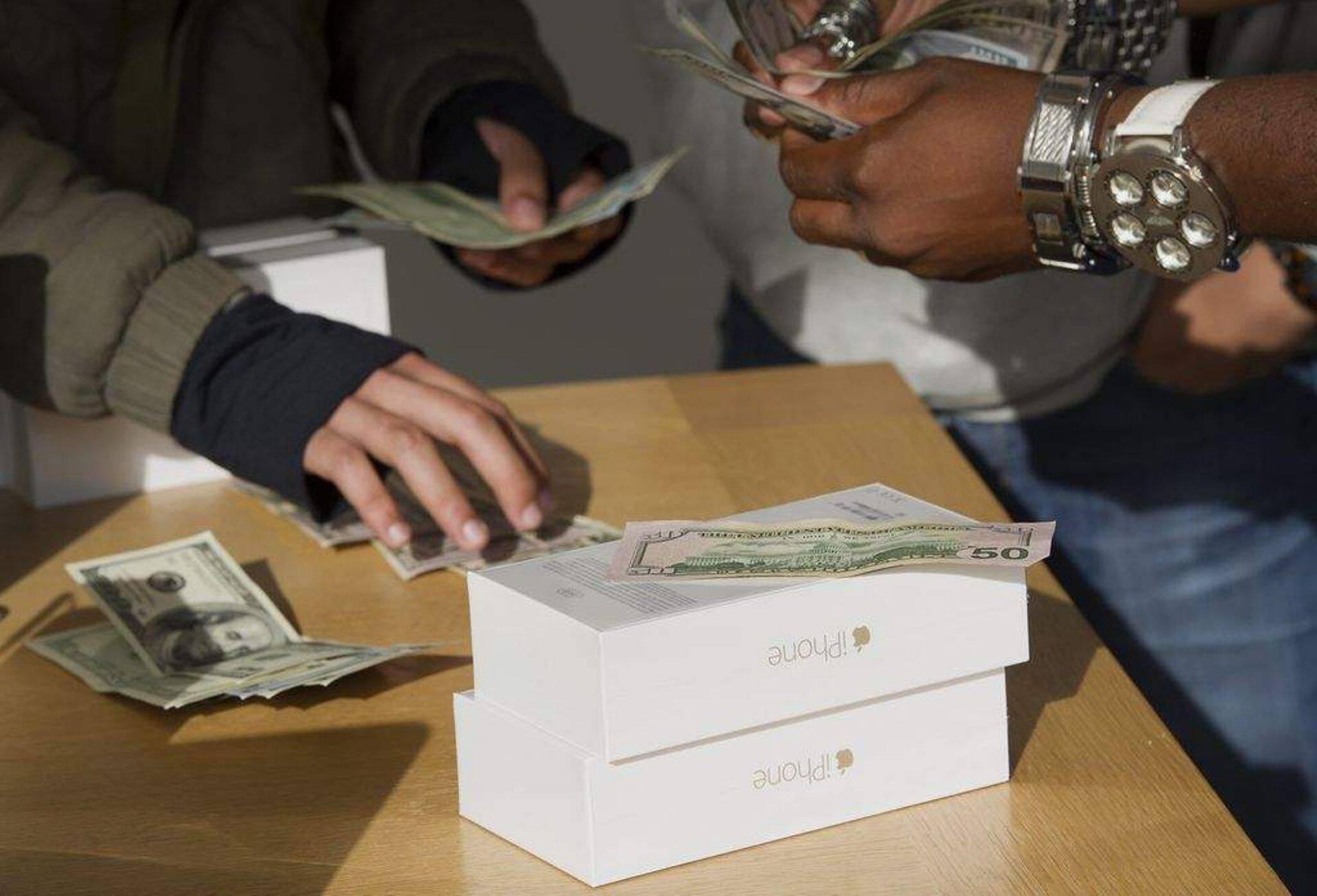 Toodete kvaliteedi kehvenemine ja müügi vähenemine olid ohumärgid, mis sundisid Apple’i aktsiast vaatamata tõusu jätkumisele loobuma.