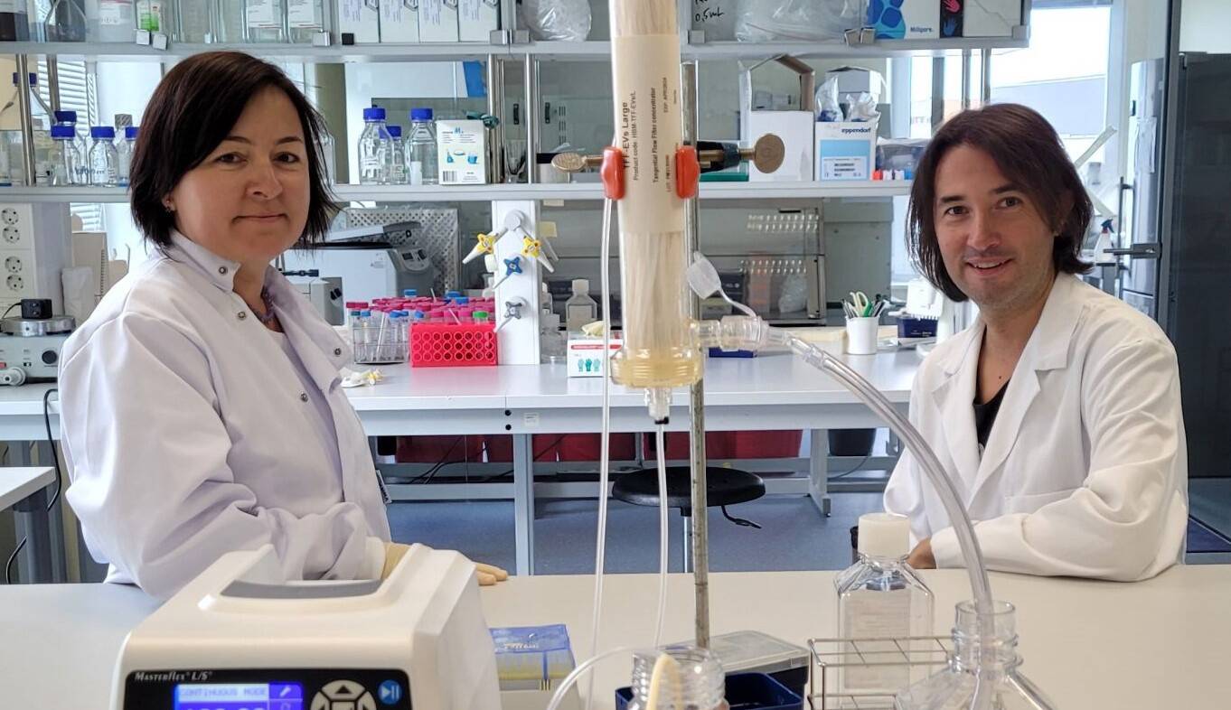 Fotol HansaBioMed Life Sciences meeskond Sirin Korulu Koc ja Paolo Guazzi