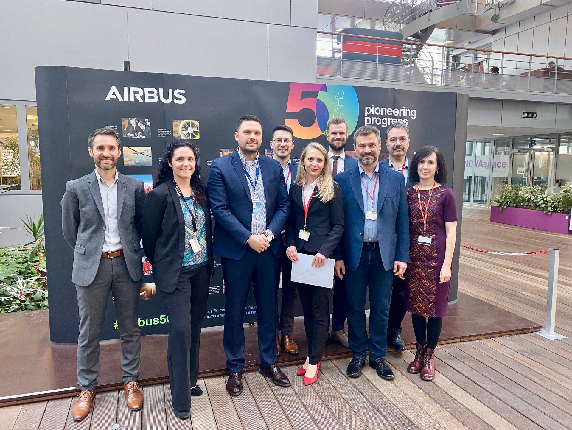 Airbusi ja Magnetic MRO esindajad Airbusi tehases Prantsusmaal Toulouses.