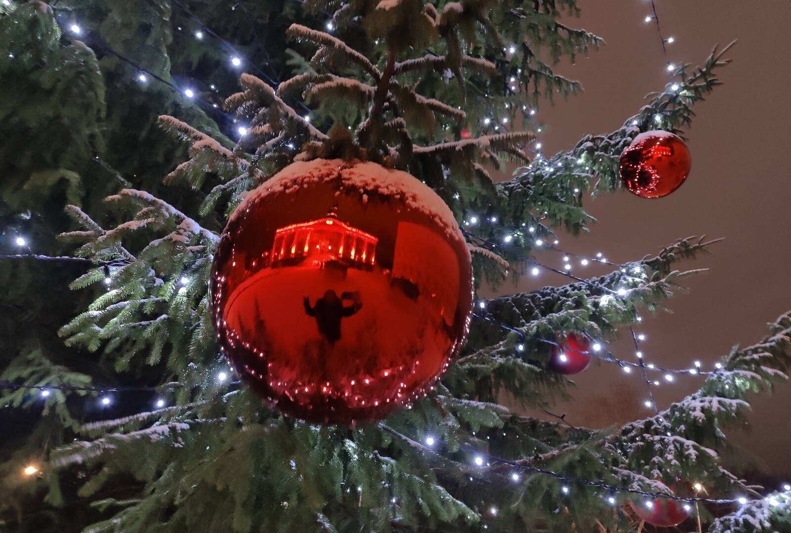 Посвятим лишний выходной не только медитации под елкой с мандаринами и шампанским, но и сведением душевной бухгалтерии: вспомним, что отнимало силы в уходящий отчетный период, и что их придавало.