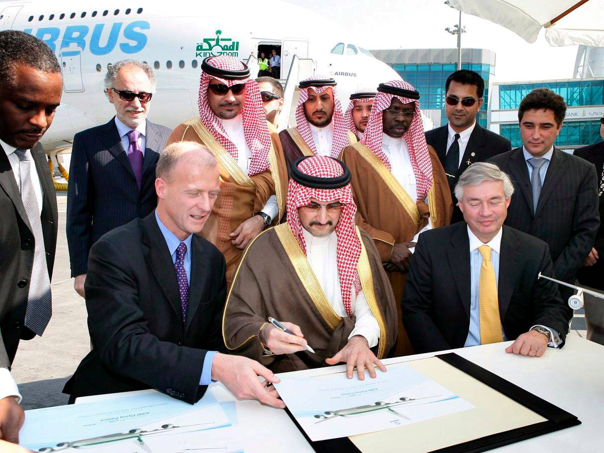 Alwaleed Bin Talal (keskel).