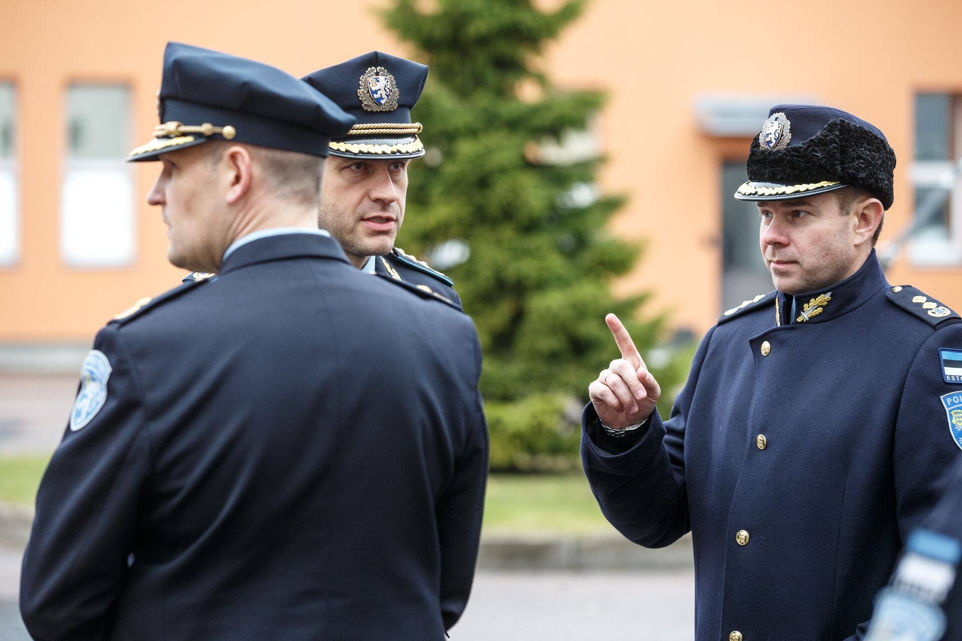Põhja prefektuuri prefekt Kristian Jaani (paremal) on uue valitsuse siseminister. Tema kõrval politseijuht Elmar Vaher.