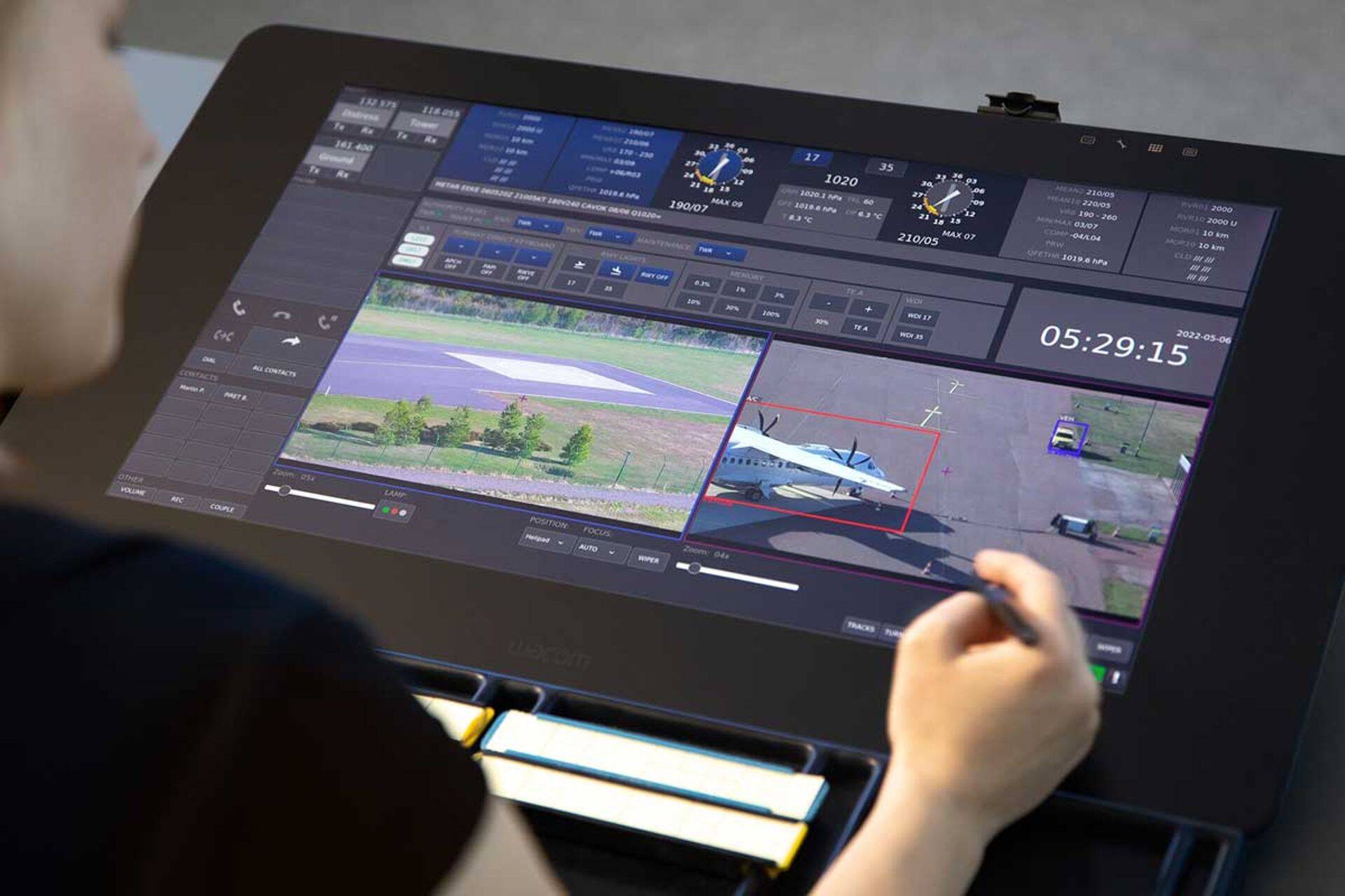 Adacel on ülemaailmne tehnoloogiaettevõte, mis arendab ja juurutab lennuliikluse juhtimissüsteeme.