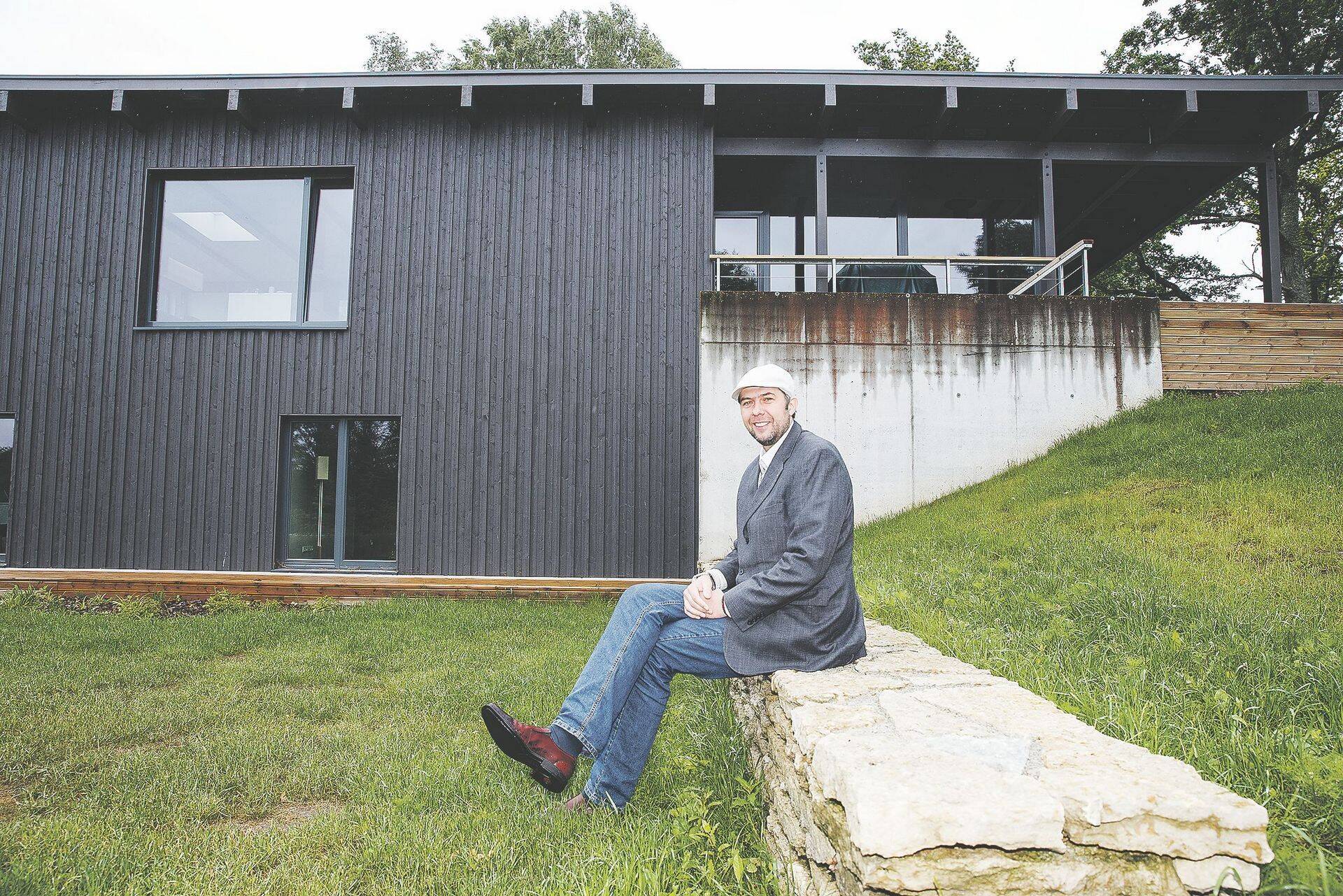 Jõelähtmel müügis oleva madalenergiamaja ülalpidamiskulud on Arco Vara maakler Aivar Kaljulaiu sõnul kogu aasta umbes 50 eurot kuus.