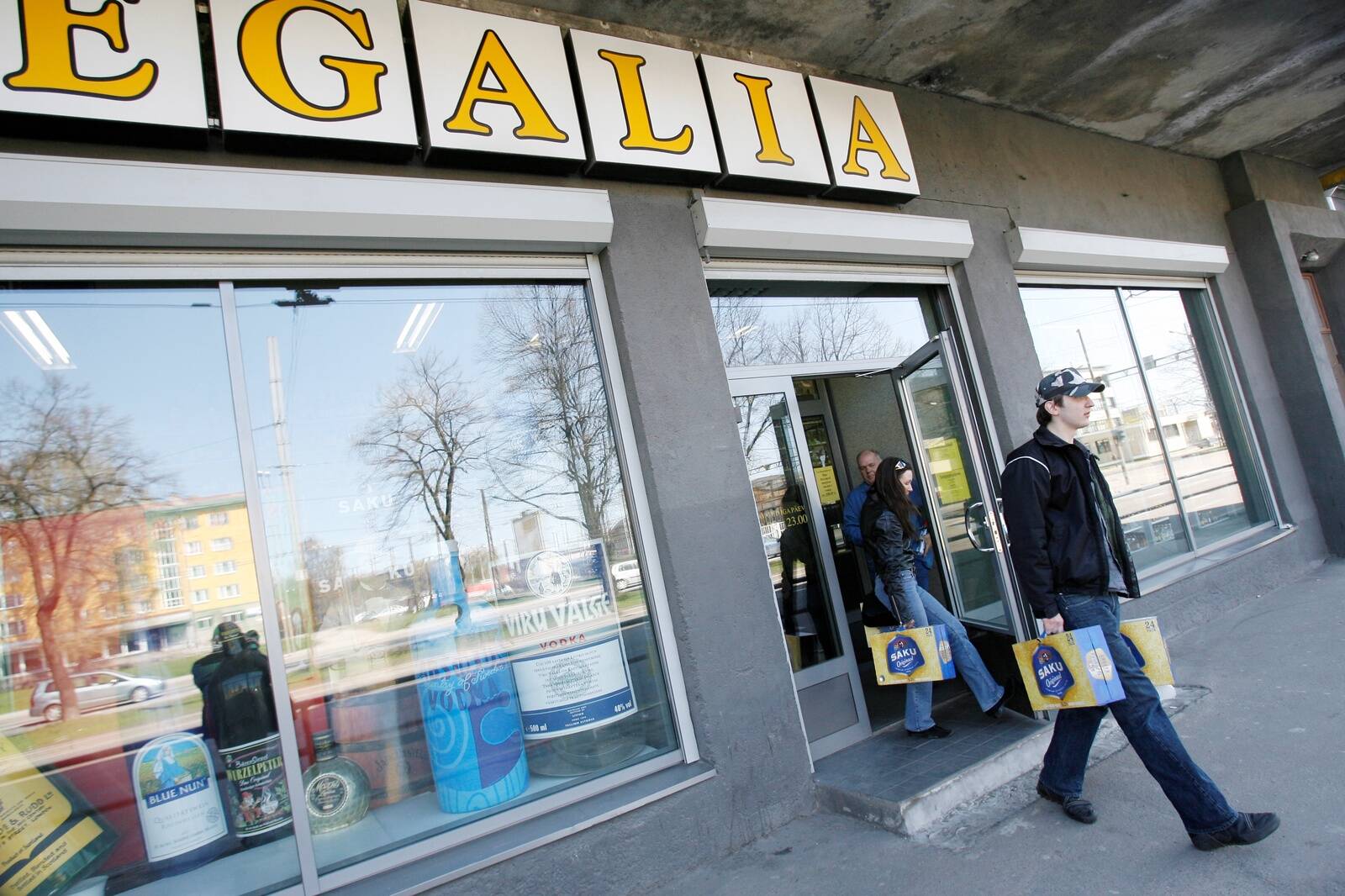 1998. aastast tegutsev Regalia alkoholikaupluste kett otsustas oma poed ära müüa.