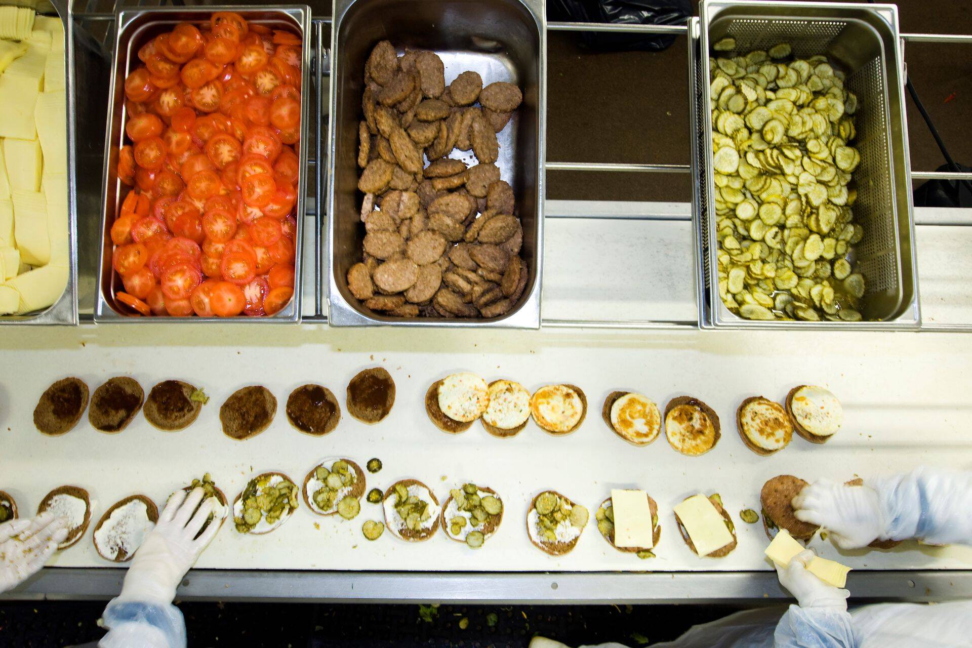 Einevõileibade valmistamine Lunden Foodi Loo tehases.