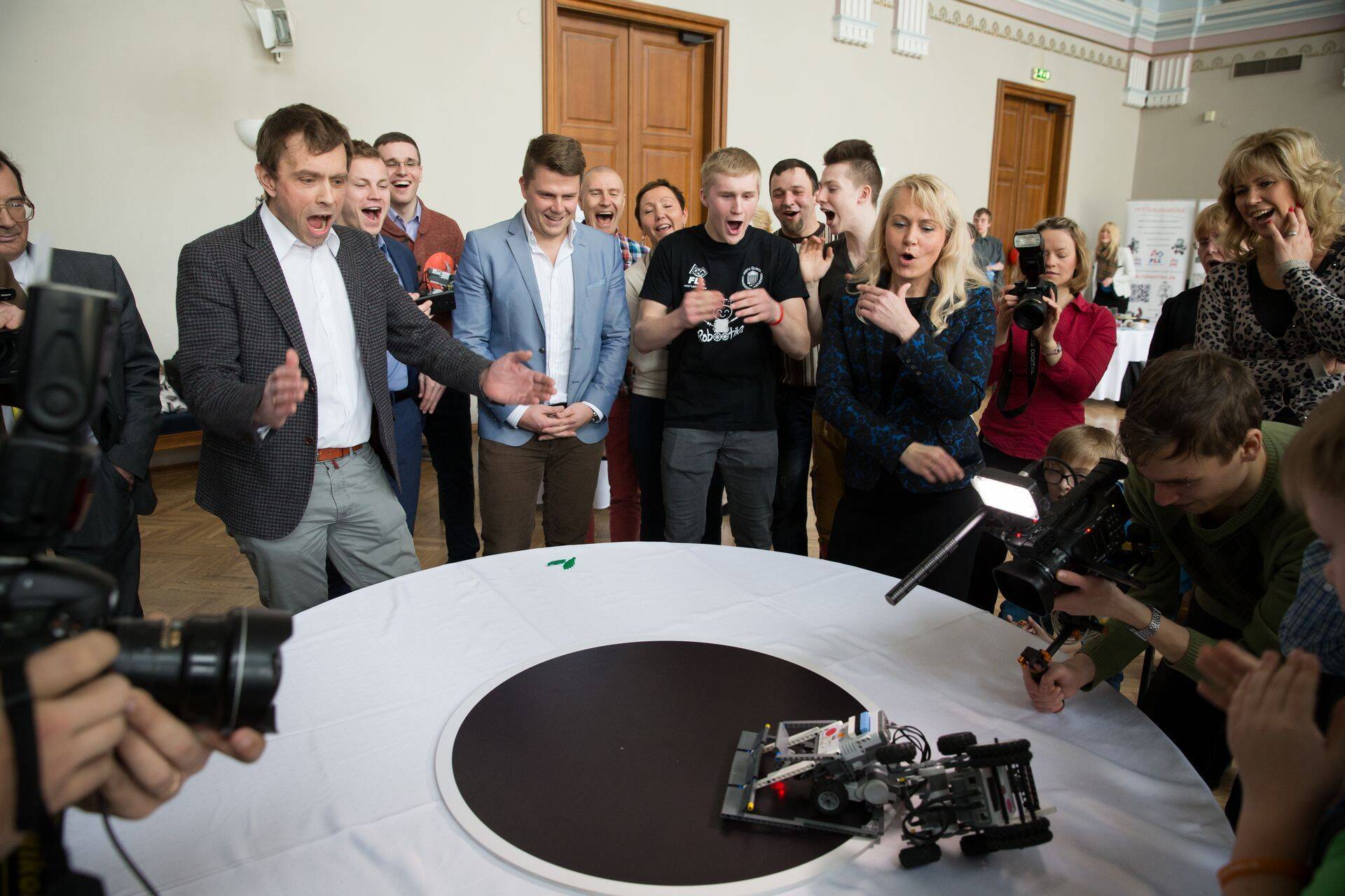 Robotite sumomaadluse finaal.