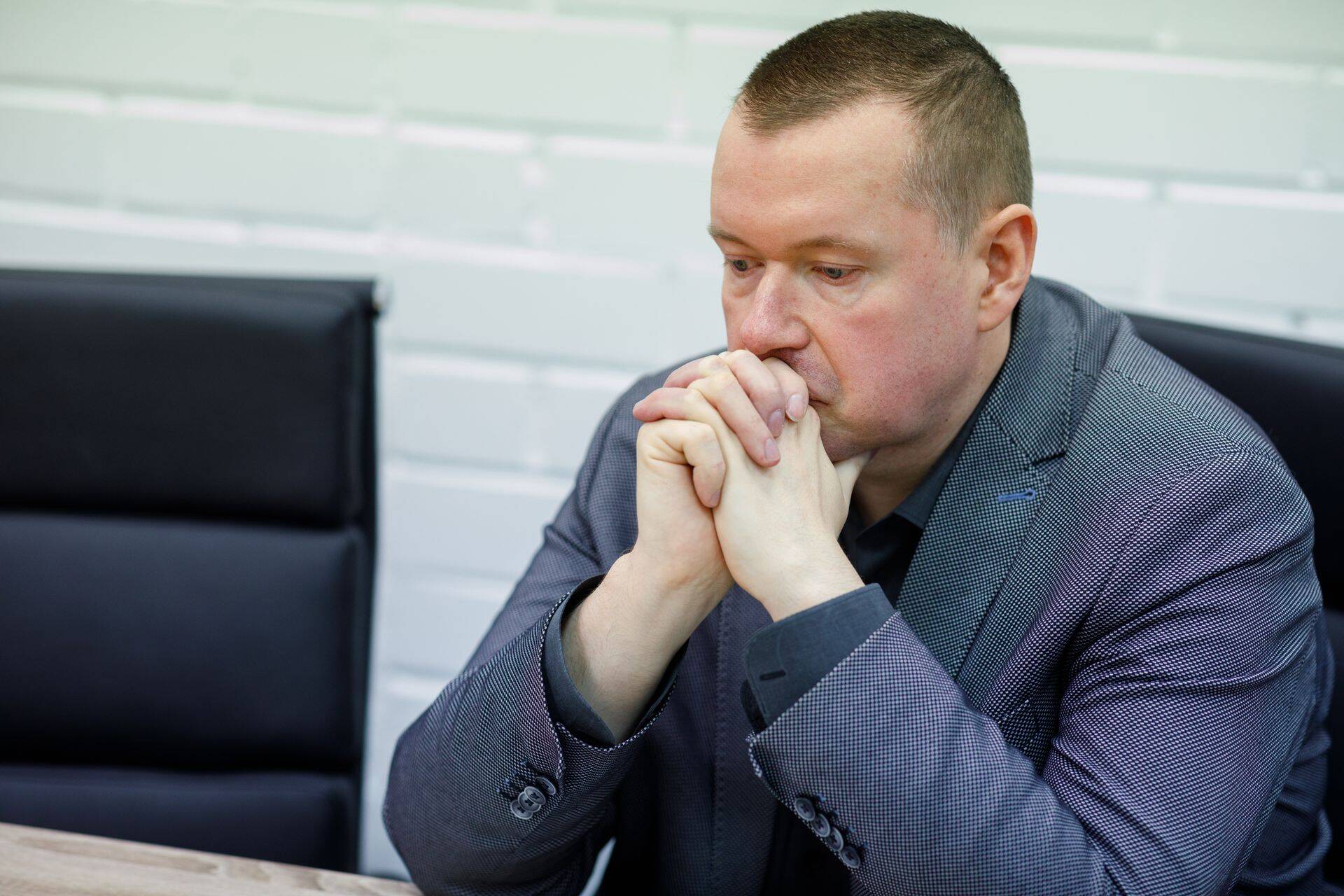 Meravita juhtivteadur Toomas Kaevand lükkas ümber Meravita ja Investoriteliidu müügitöötajate sõnad tunnistades, et personaalsed vitamiinid arendati tegelikult välja arstiteaduse tudengite projektis.