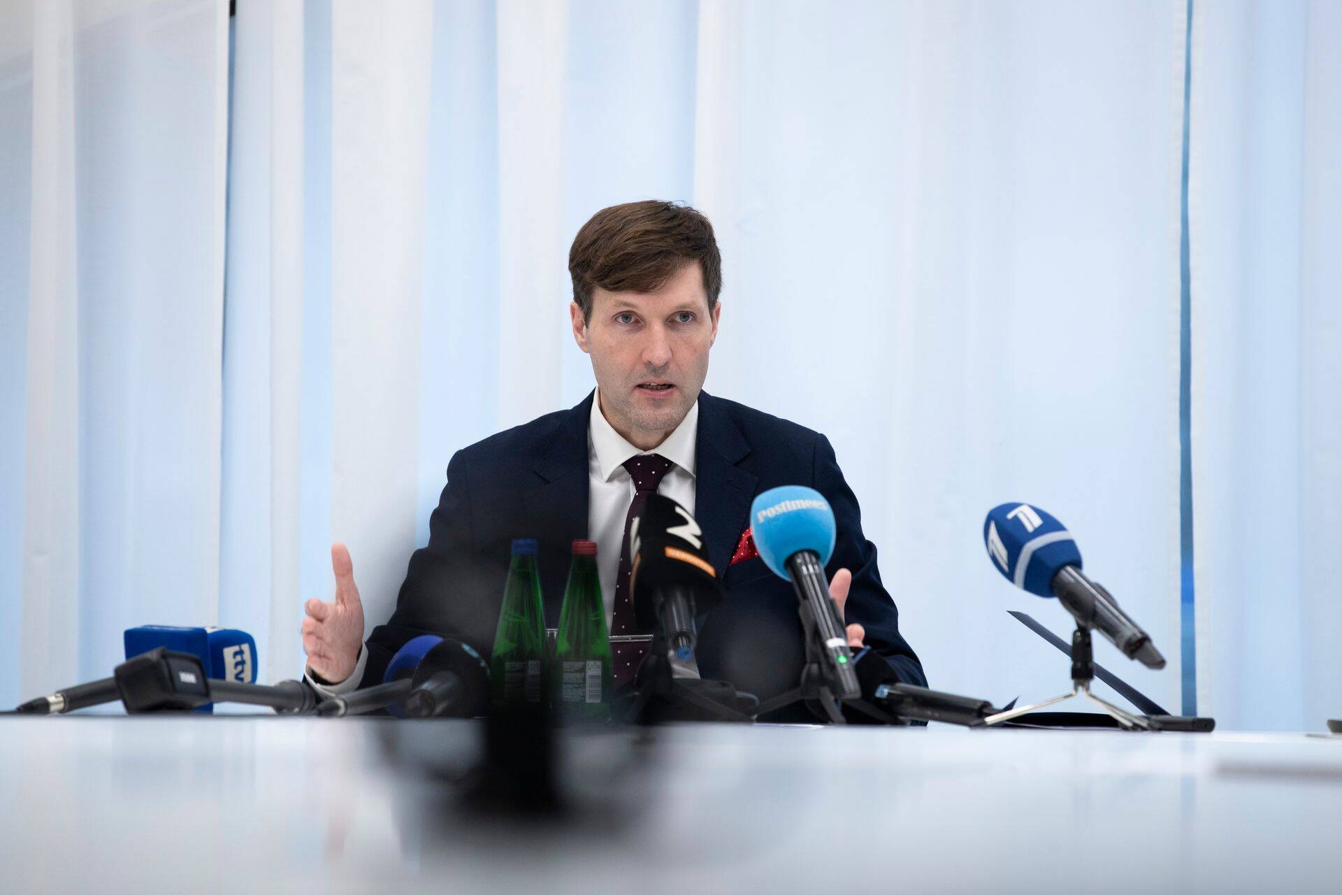 Martin Helme üritab seadusemuudatusega panna panku põhjendama konto mitteavamist ja sulgemist..