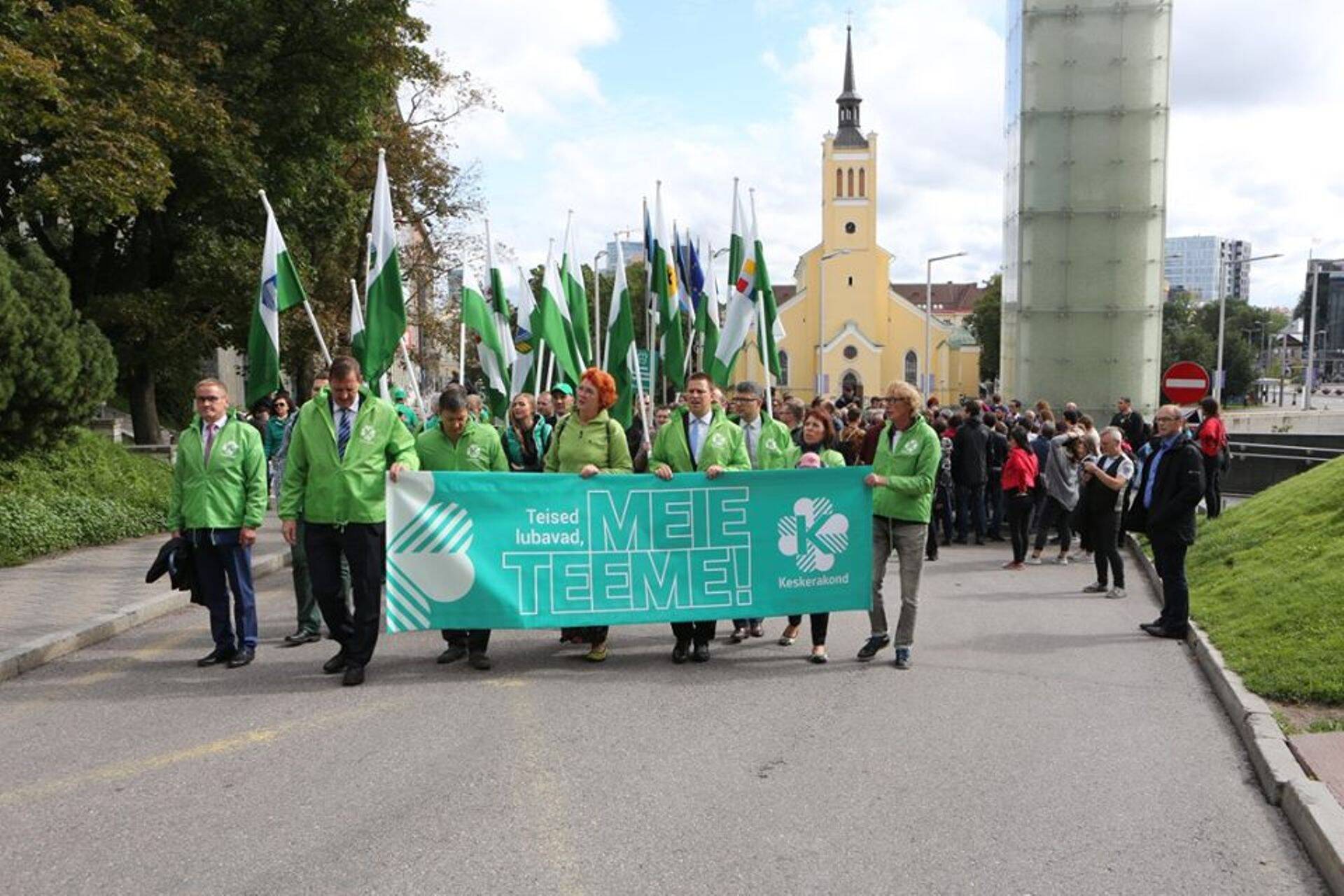 Eelmisel nädalavahetusel toimusid Keskerakonna valimiskonverents ja rongkäik.