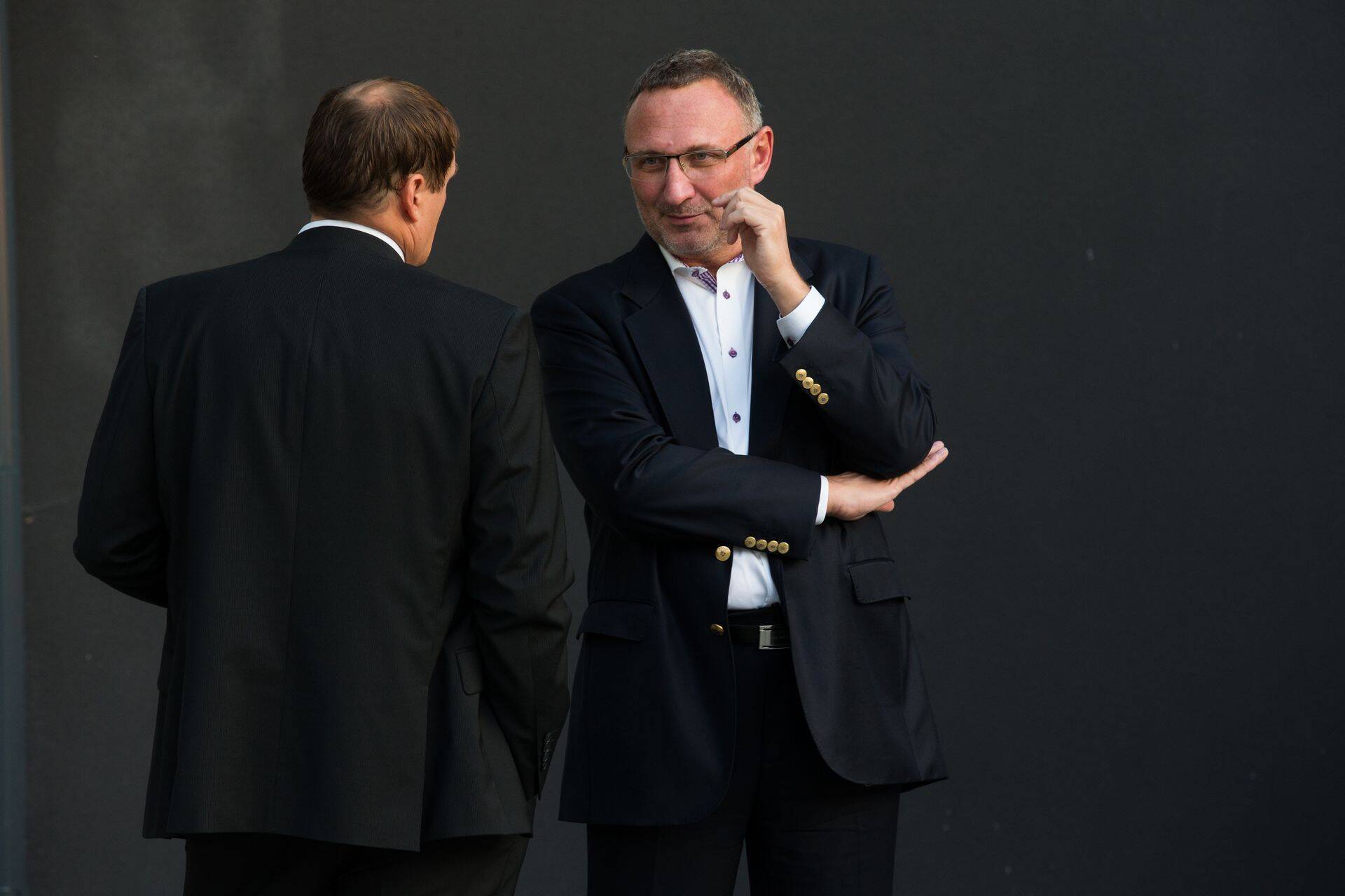 Marcel Vichmann ei tahtnud naabrite ja arendajate tüli kommenteerida ja soovitas vastuseid anda Veljo Kuusel.