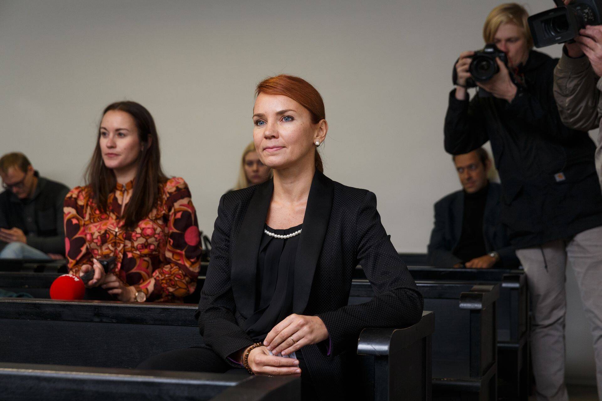Keit Pentus-Rosimannus 2015.a sügisel Autorollo kohtuistungil, kus ta teatas, et keeldub tunnistuste andmisest oma isa puudutavas kohtuasjas.