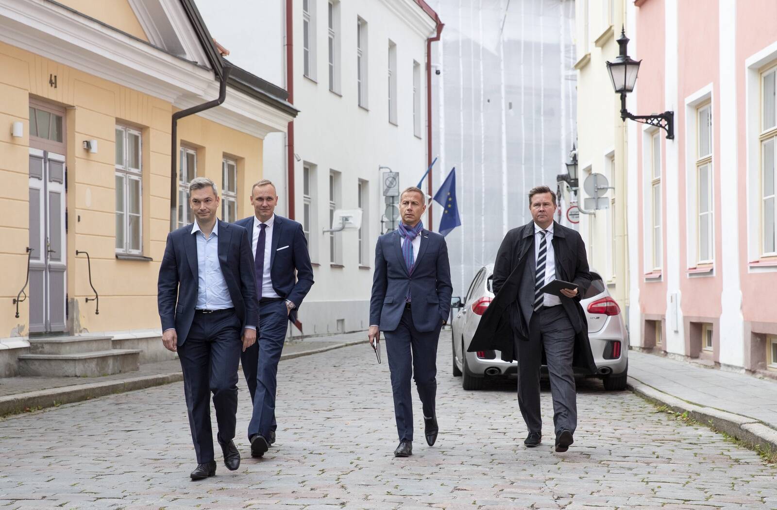 Крупные банки пока не предприняли шагов по снижению процентных ставок по бизнес-кредитам. На фотографии (слева направо) глава LHV Group Мадис Тоомсалу, генеральный директор Swedbank Eesti Олави Лепп, глава Coop Bank Маргус Ринк и глава SEB Eesti Аллан Парик.