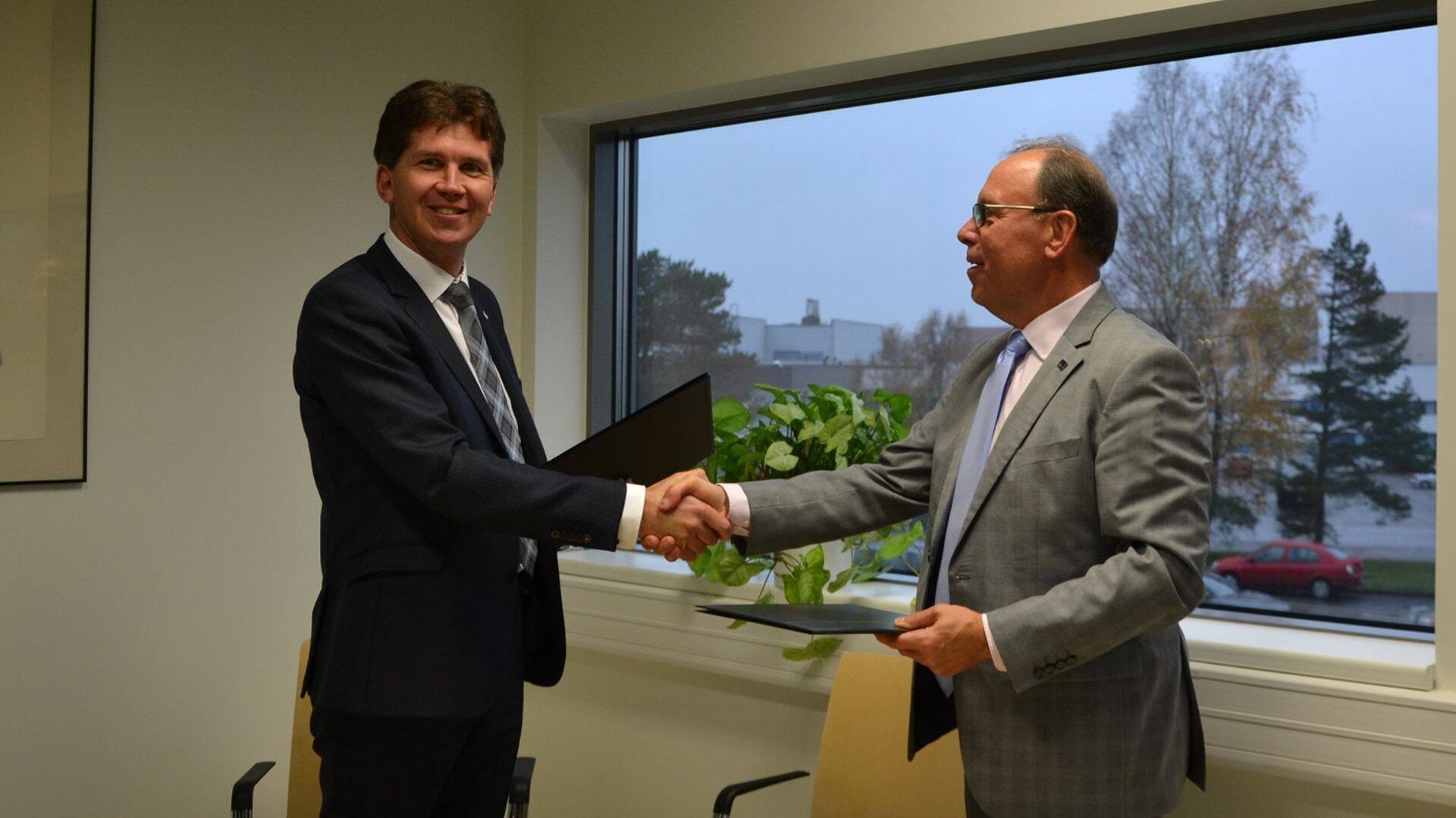 Saksa Automaatika juhatuse liikme Ats Alupere ja Ektaco juhatuse liige Kaido Jelle