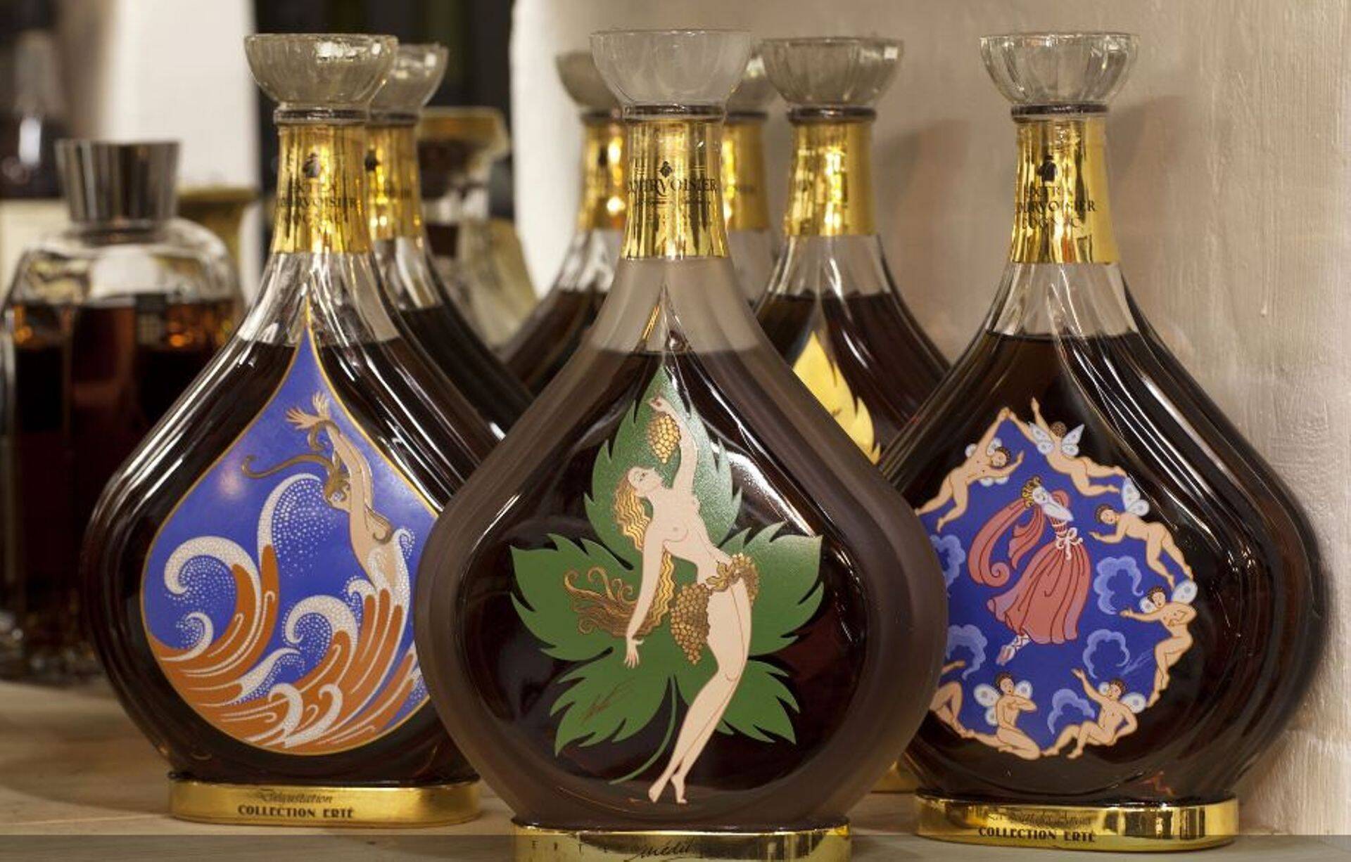 Courvoisier ErtZ kollektsiooni pudelid, mille hinnad algavad 2000 eurost ja küündivad üle 6000 euro pudelist.