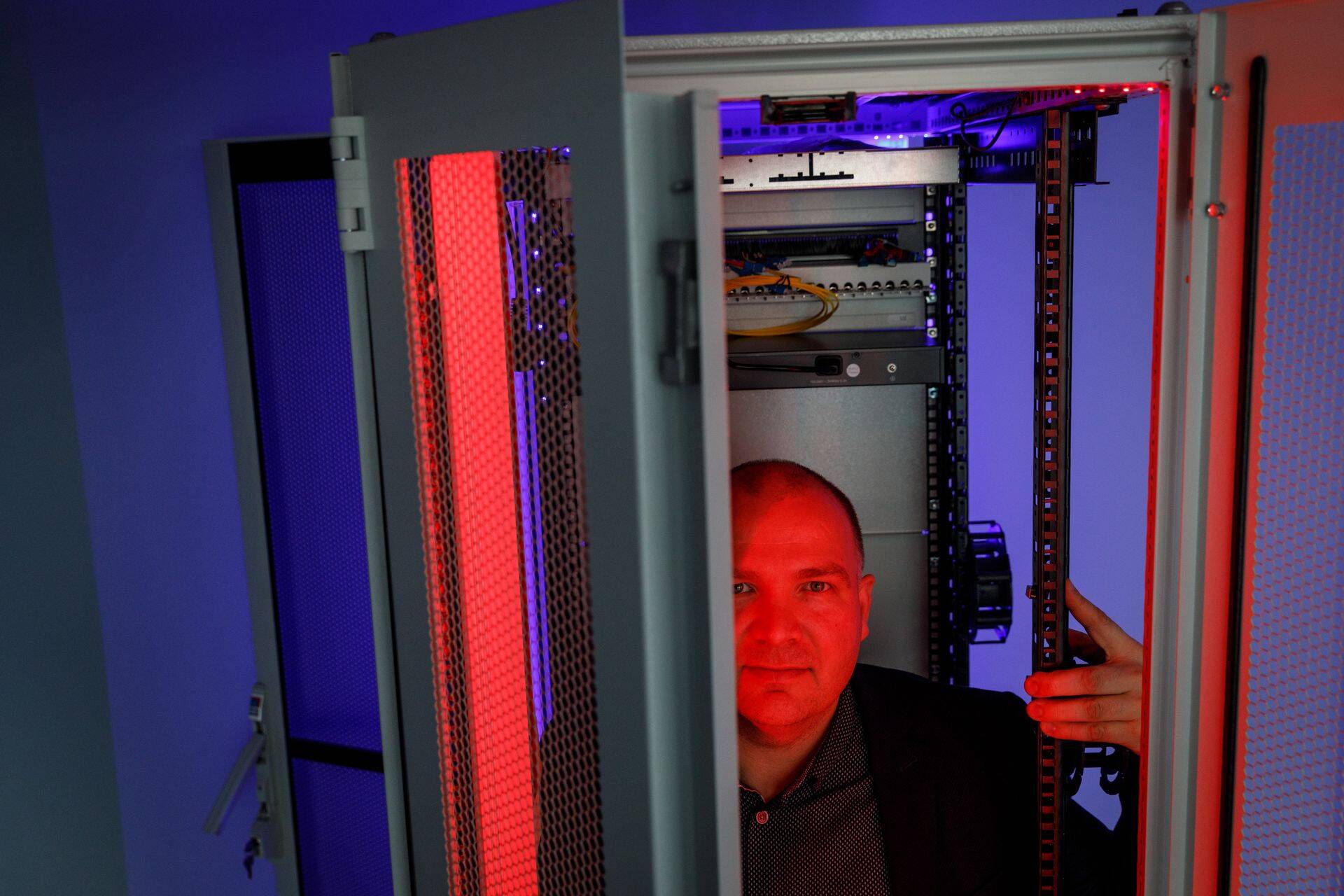 Soome ja Eesti investoreid ja tehnoloogiaeksperte koondav MCF Group Estonia OÜ ehitab Sauele Balti suurima andmekeskuse. Mastaapne projekt läheb kokku maksma hinnanguliselt 100 miljonit eurot ja peaks Eestisse oma andmeid hoidma meelitama ka suured välisfirmad.