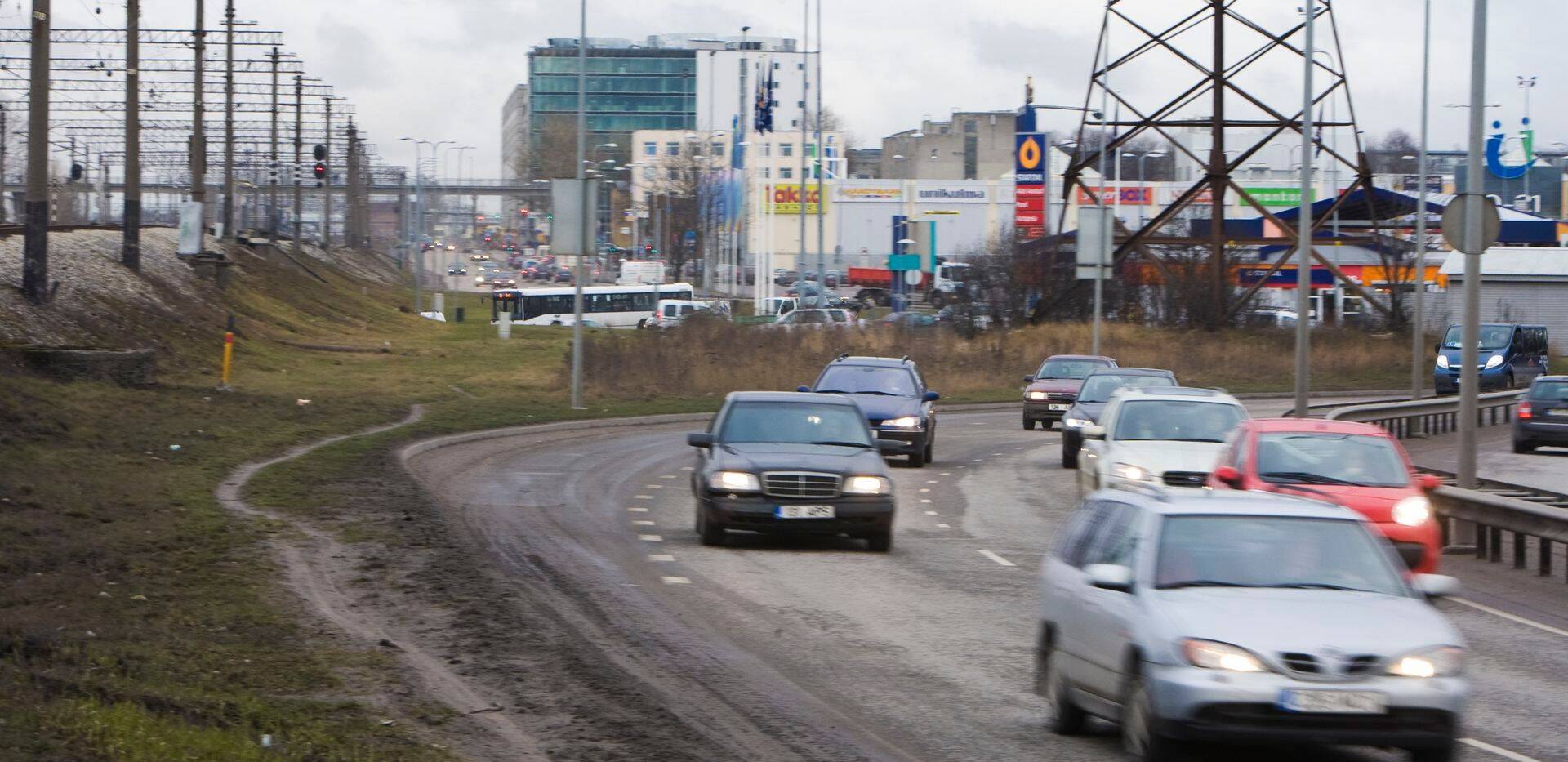 Ülemiste ristmiku piirkond on viimase kümnekonna aasta jooksul kõvasti muutunud ja muutub linnavalitsuse plaanide põhjal veelgi. Pildid seis 2008. aastal.