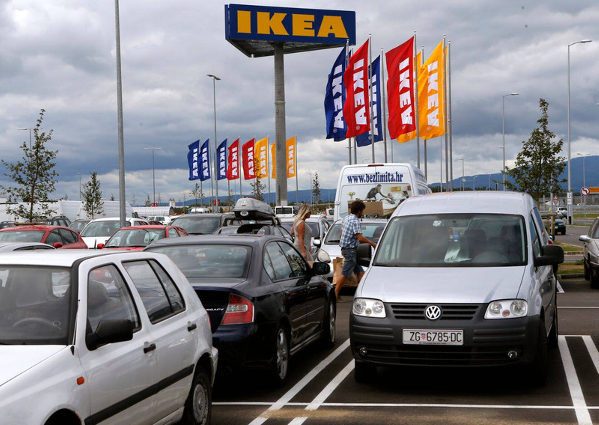 Ikea kolib maantee äärest linna