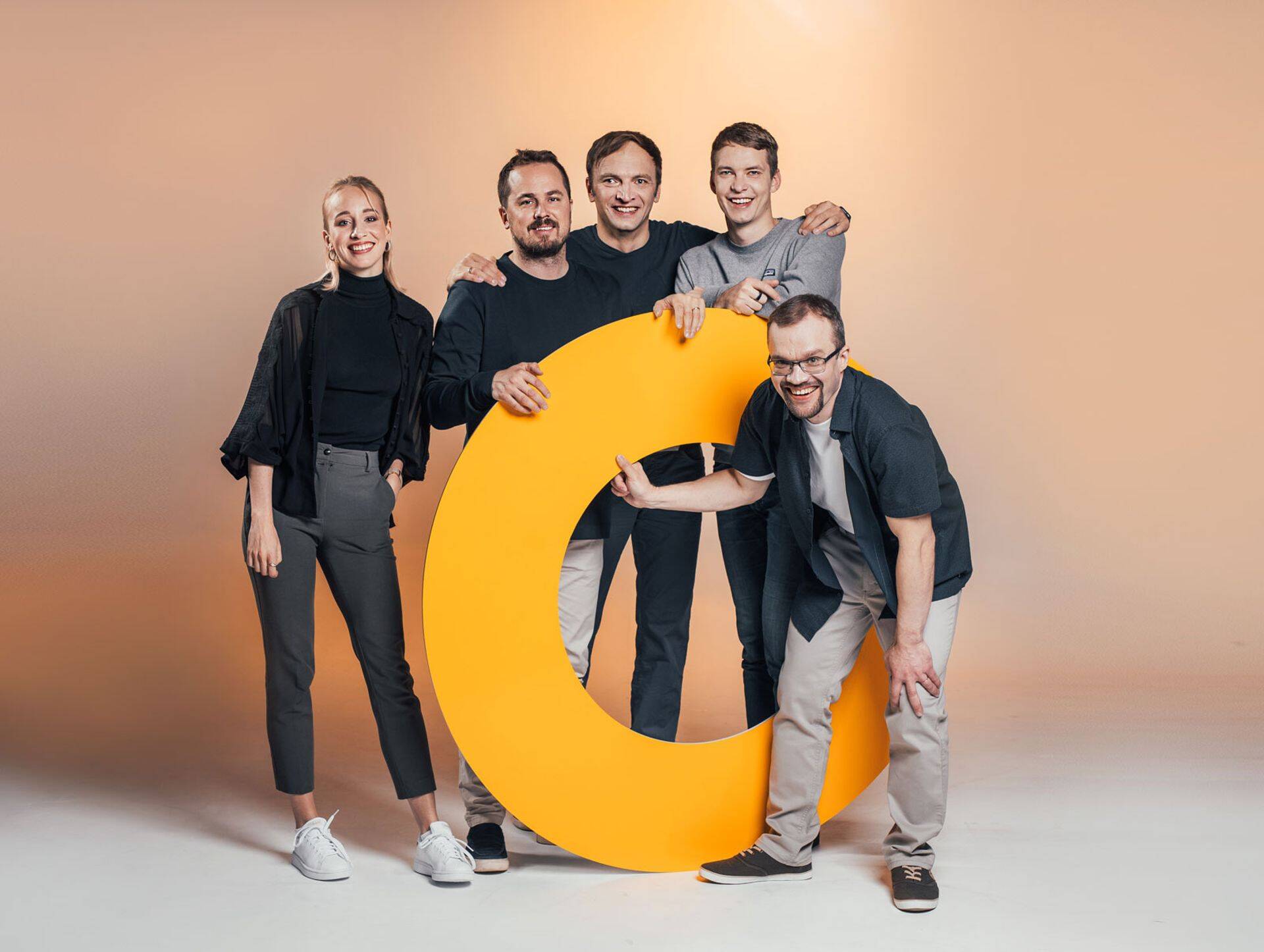 Superangeli meeskonnaliikmed, vasakult Kaari Kink, Mikko Silventalo, Veljo Otsason, Marko Oolo ja Kalev Kaarna.