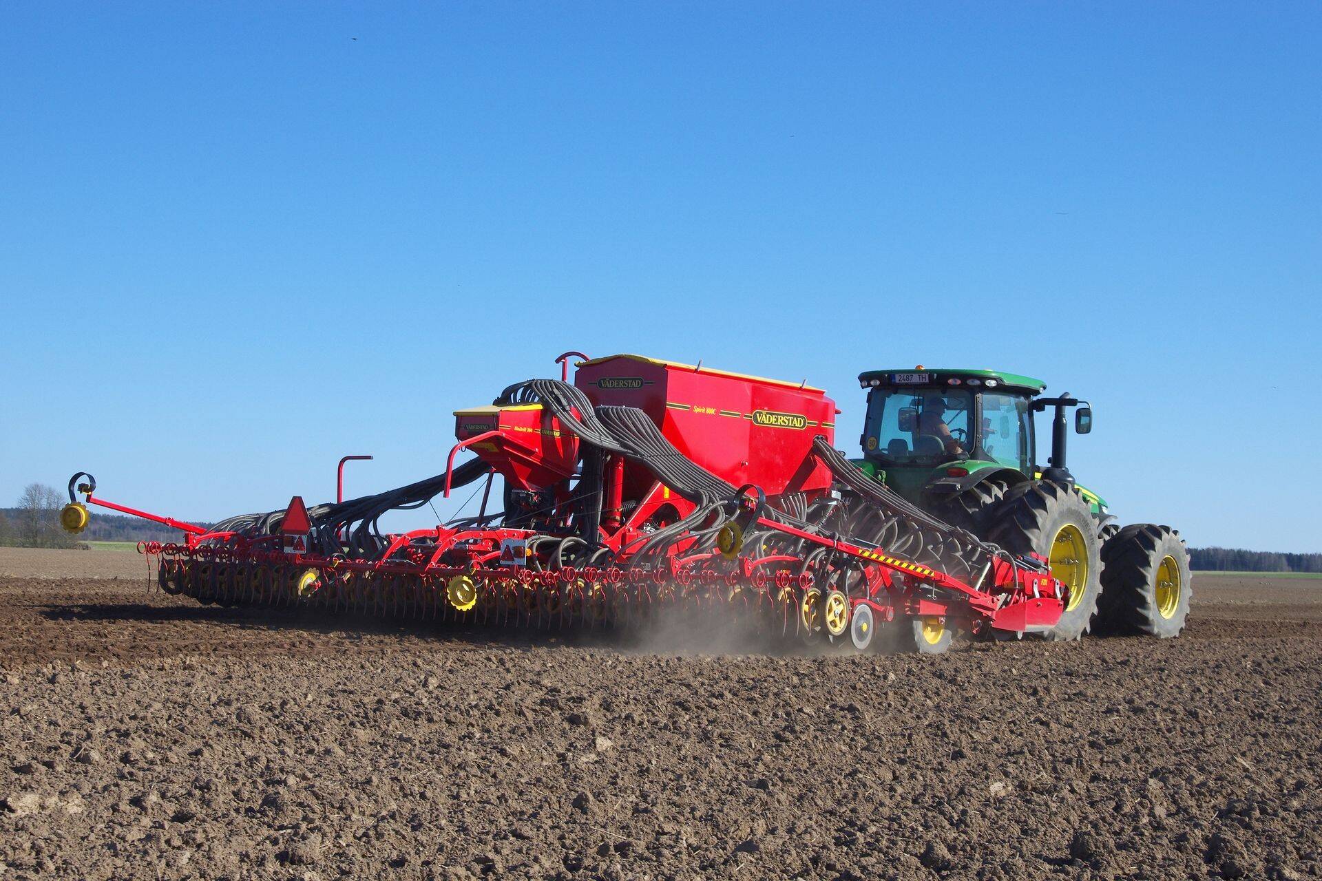 Hernes külvati Väderstadi Spirit külvikuga